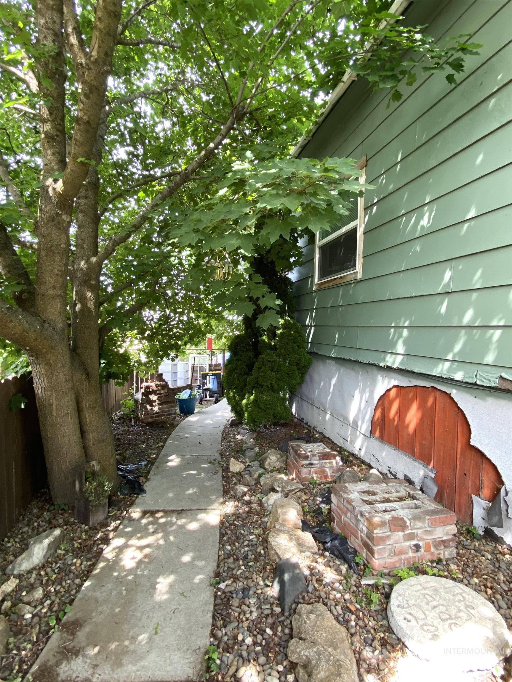 825 Larch Street Property Photo 42
