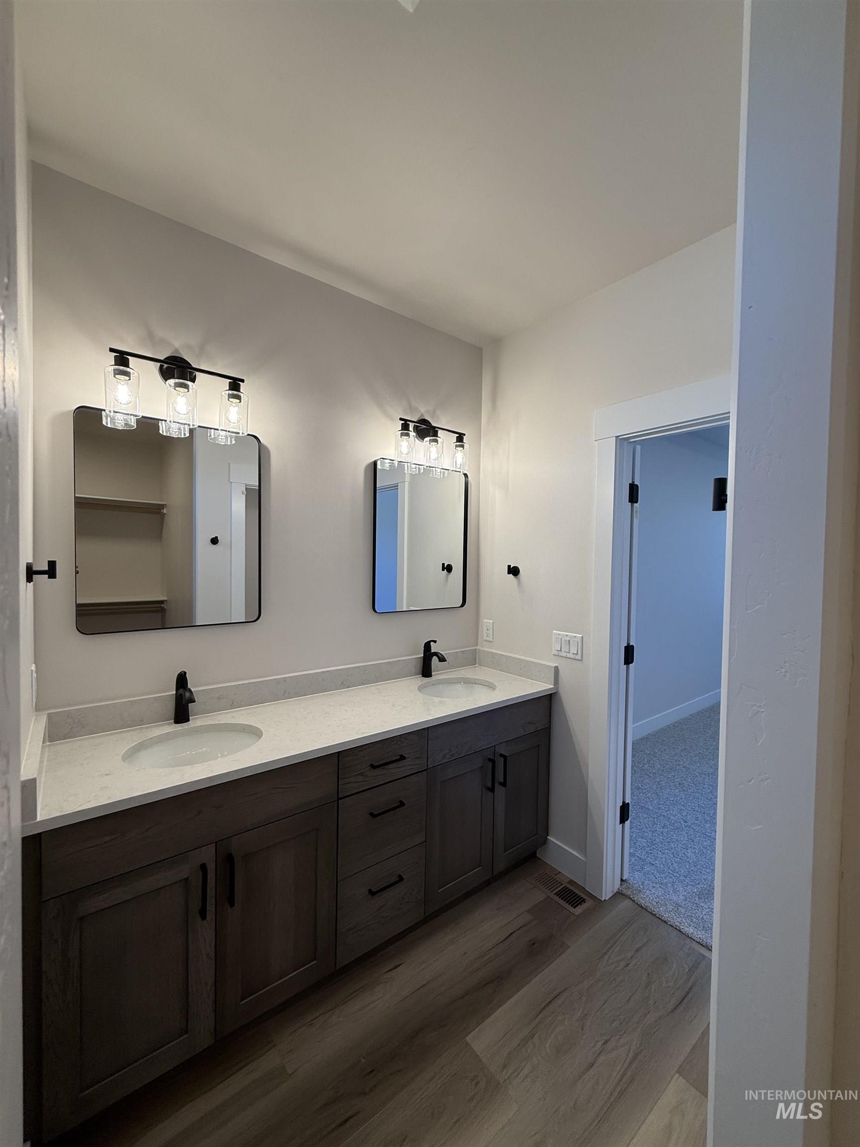 720 W Clark St. Property Photo 13