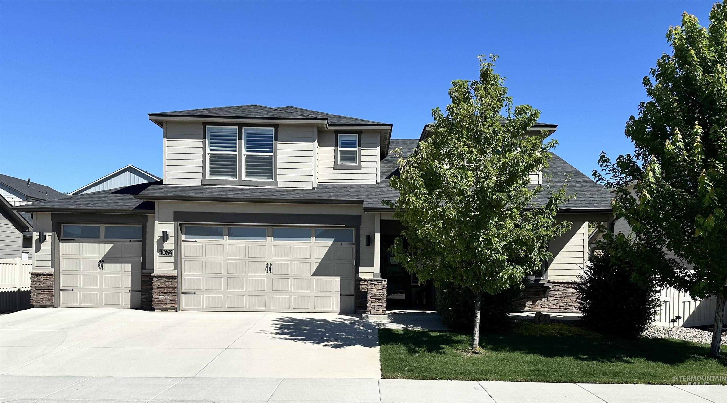 10672 W W Daylily Ave Property Photo 2