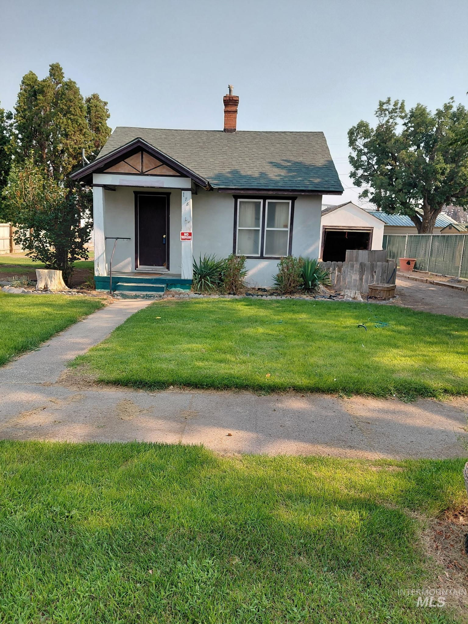 178 B Ave E Property Photo 1