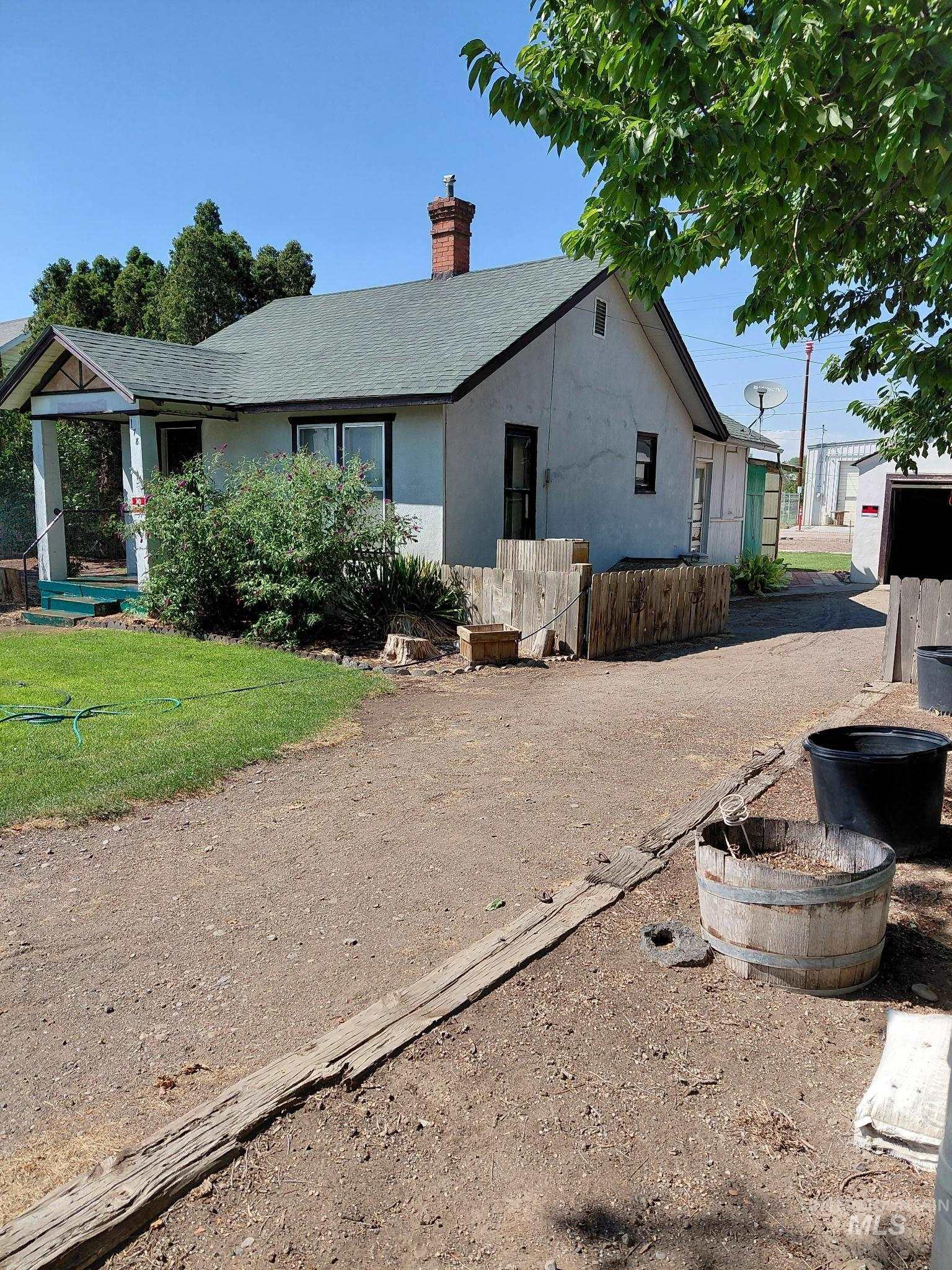 178 B Ave E Property Photo 3
