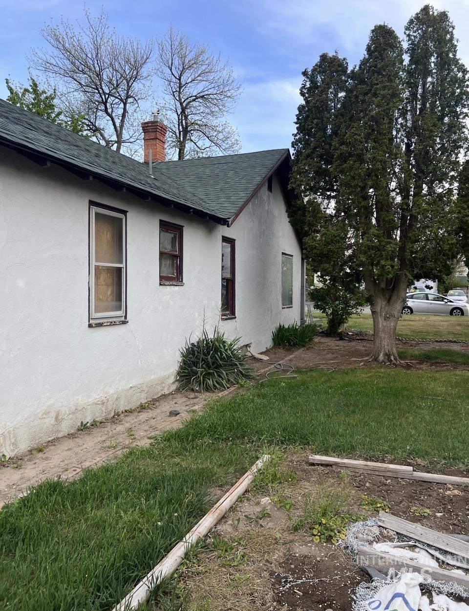 178 B Ave E Property Photo 4