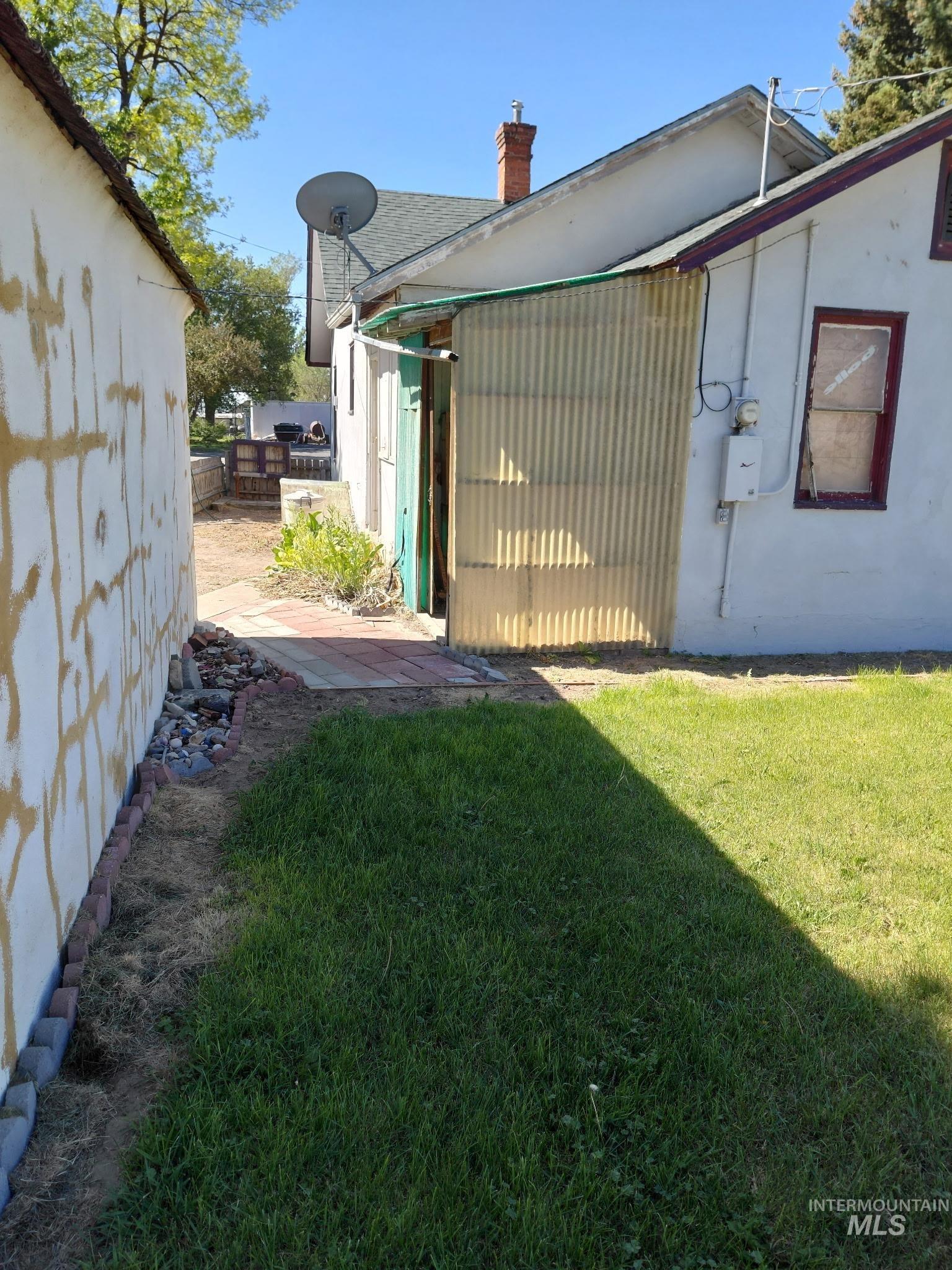 178 B Ave E Property Photo 5
