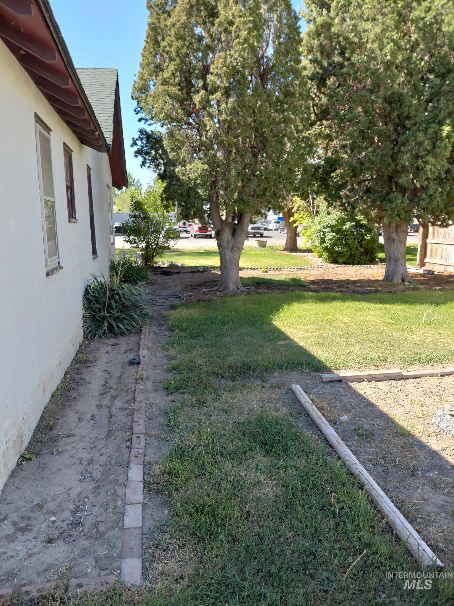 178 B Ave E Property Photo 6