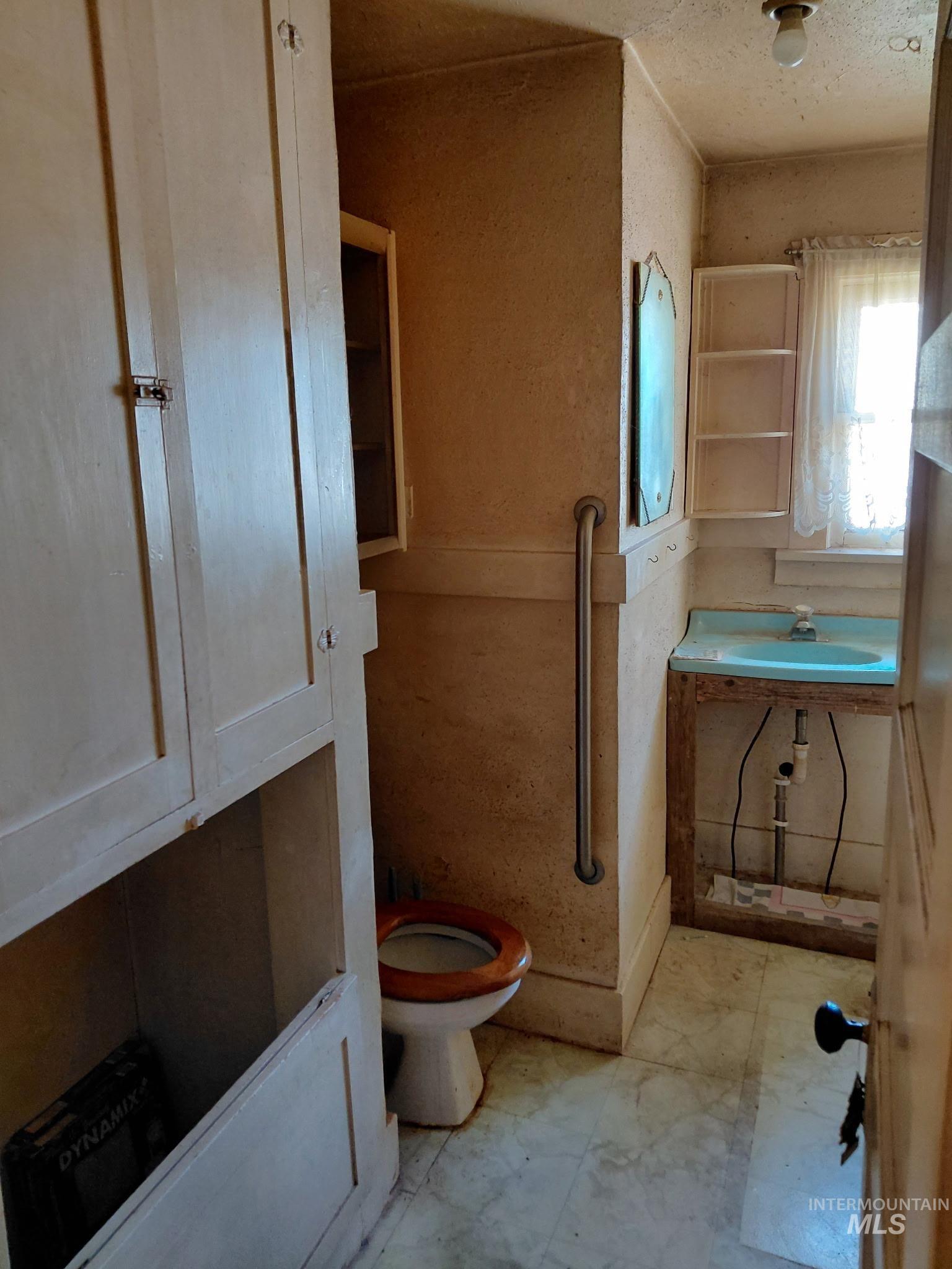178 B Ave E Property Photo 9