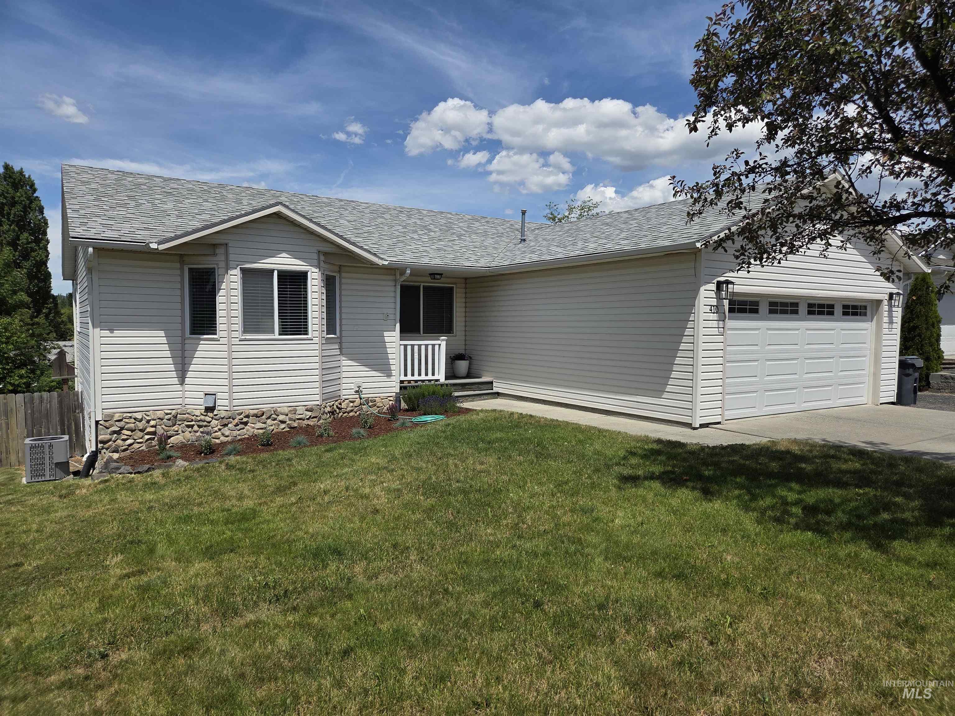 410 Gambels Lane Property Photo 1