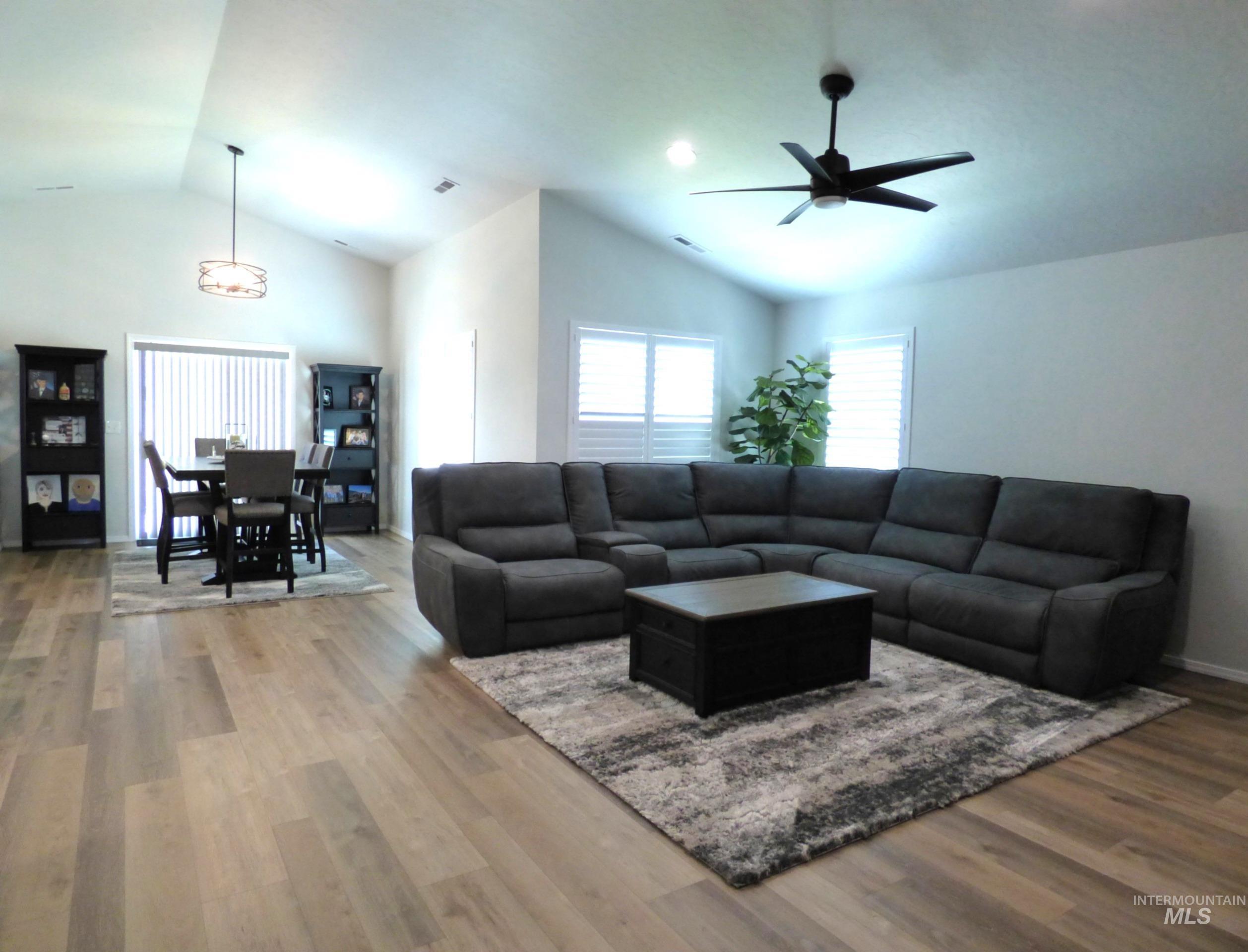 2708 E Buckaroo Dr. Property Photo 11