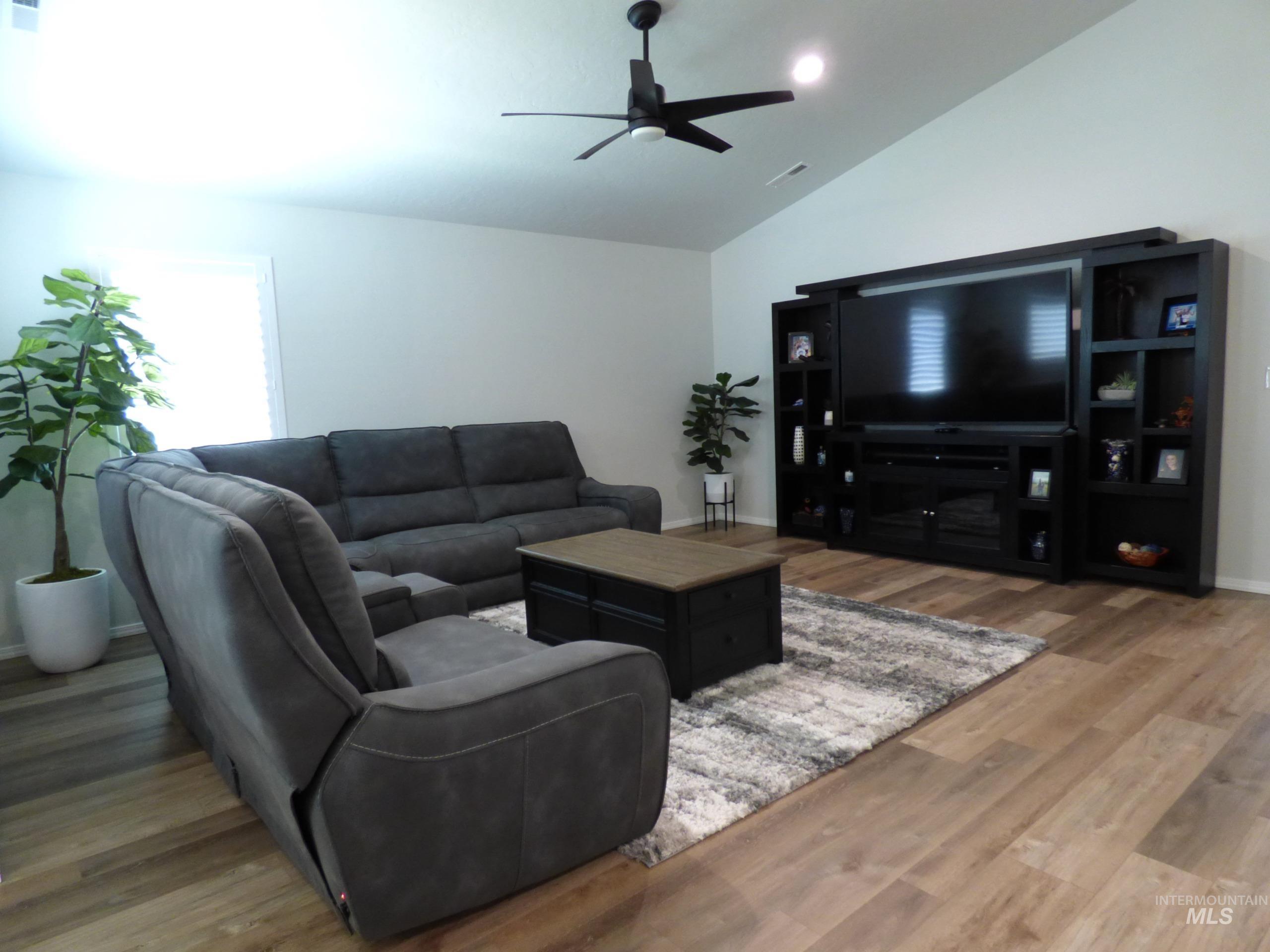2708 E Buckaroo Dr. Property Photo 12