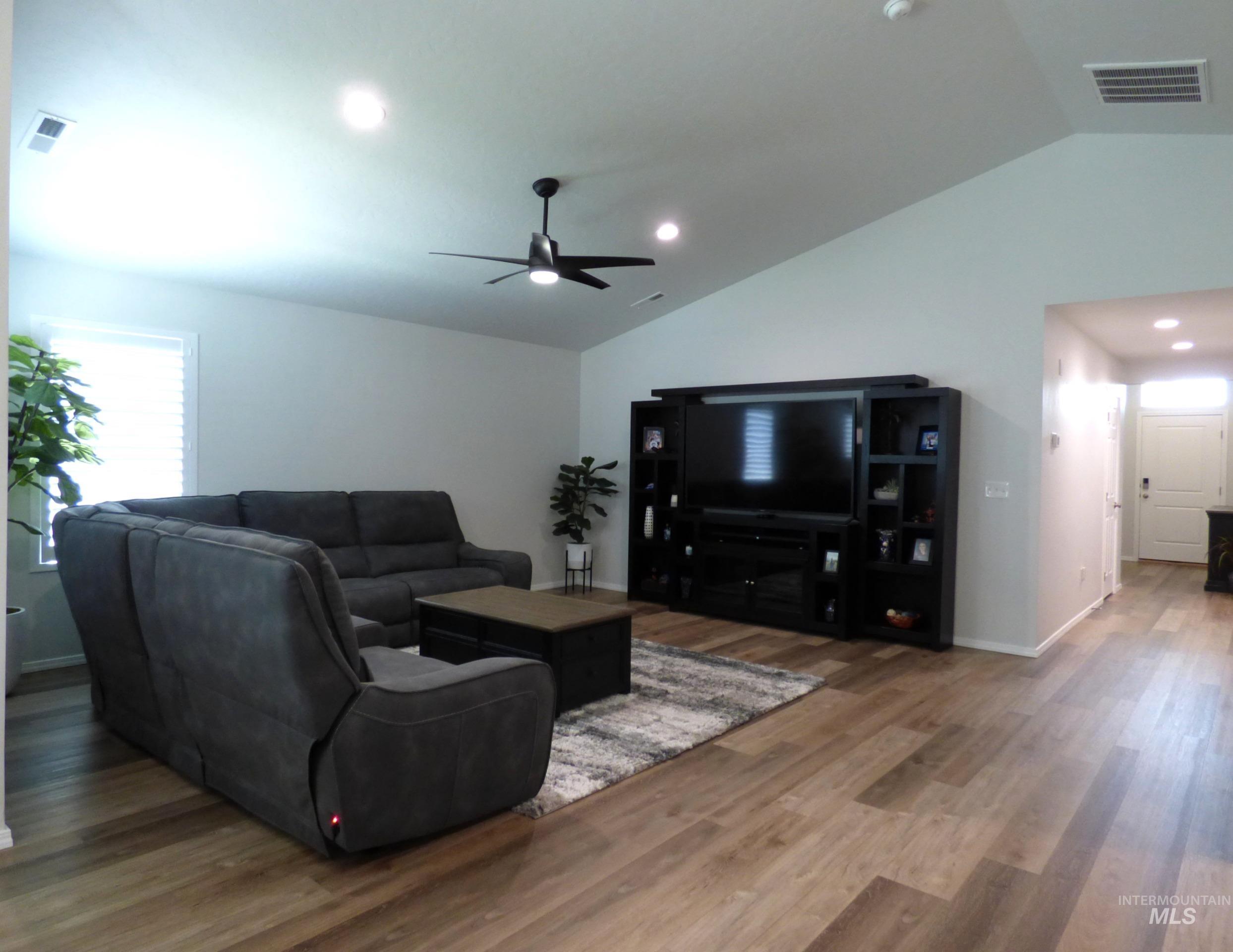 2708 E Buckaroo Dr. Property Photo 13