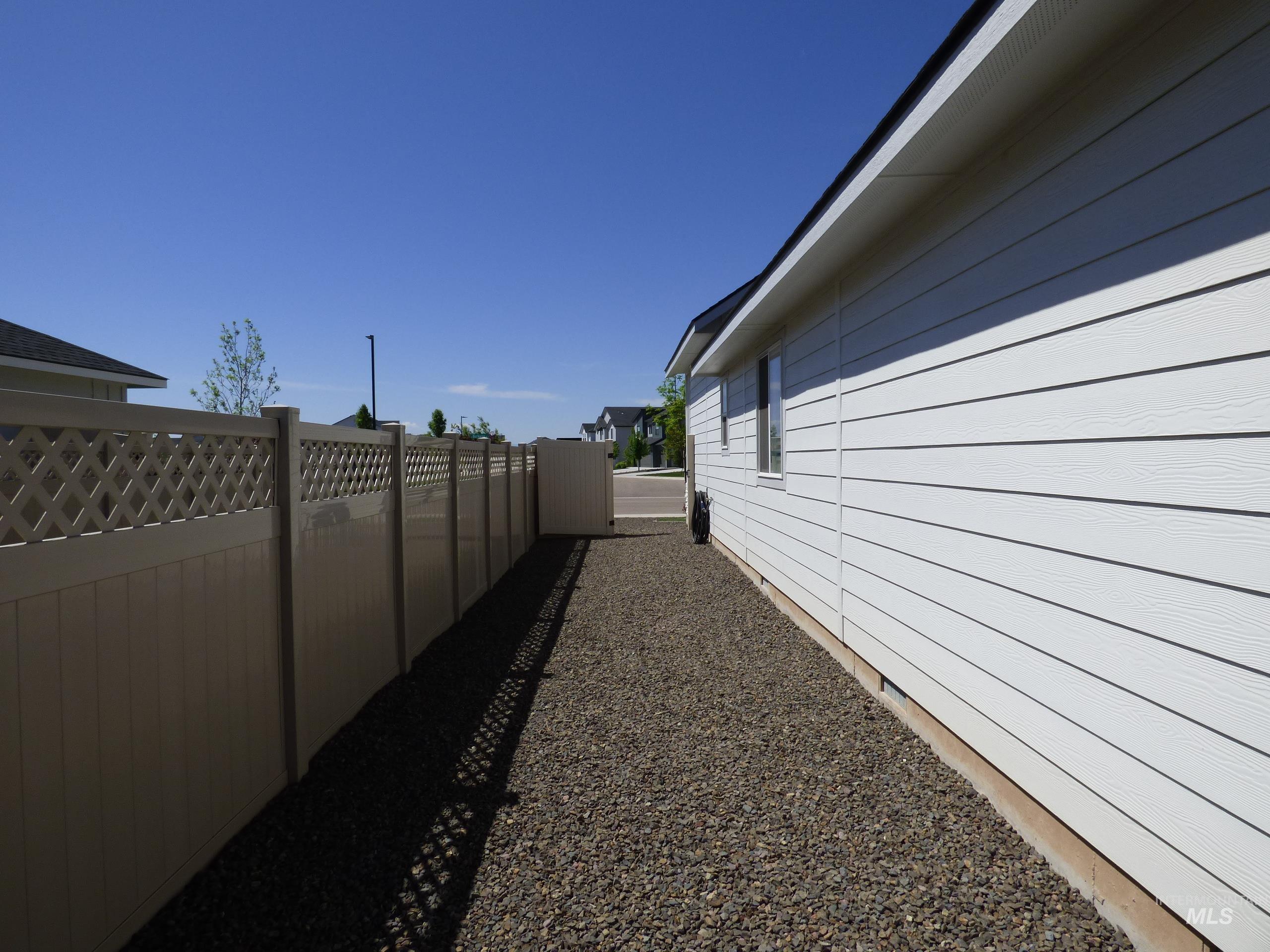 2708 E Buckaroo Dr. Property Photo 46