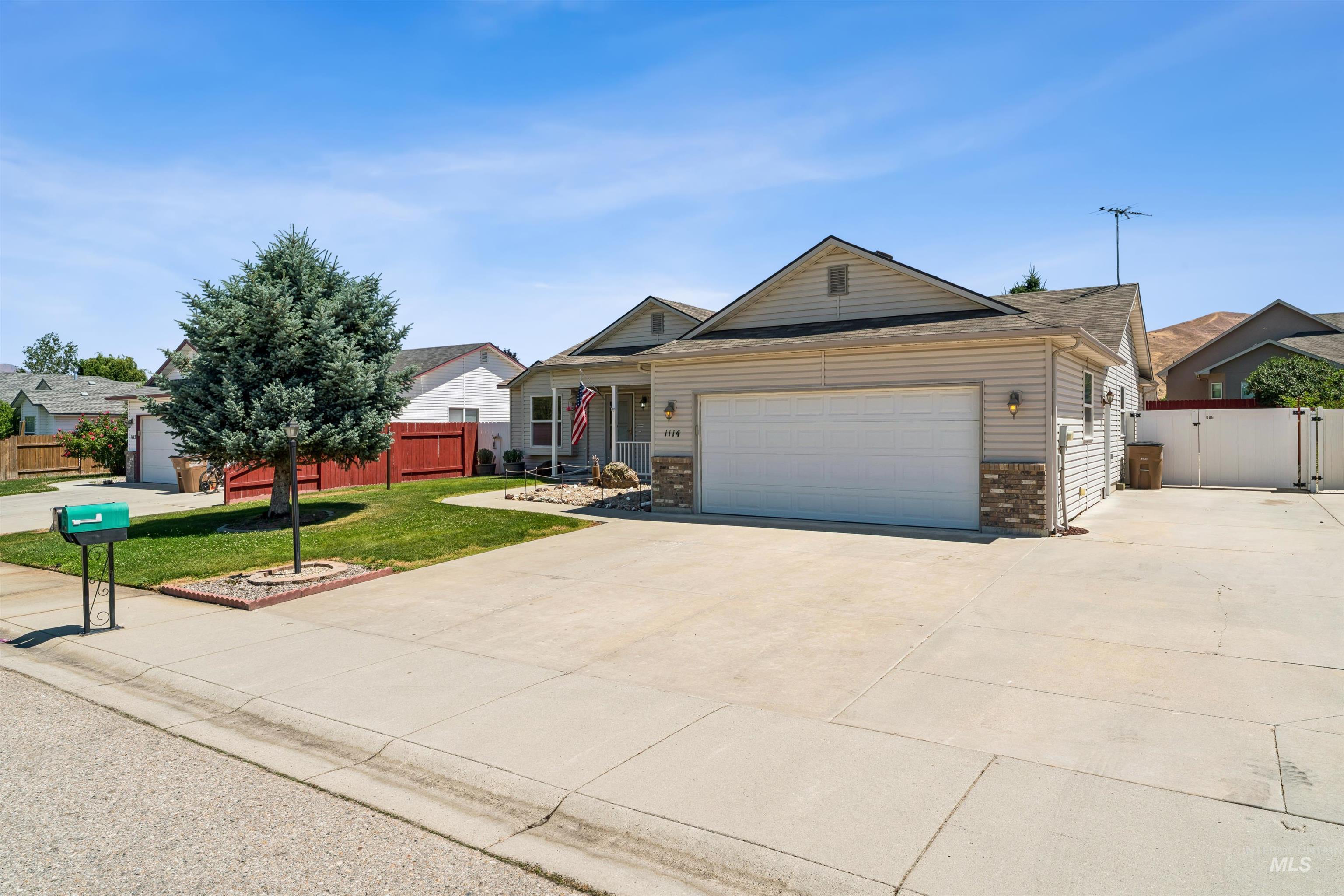 1114 Feltham Peak Dr. Property Photo 3