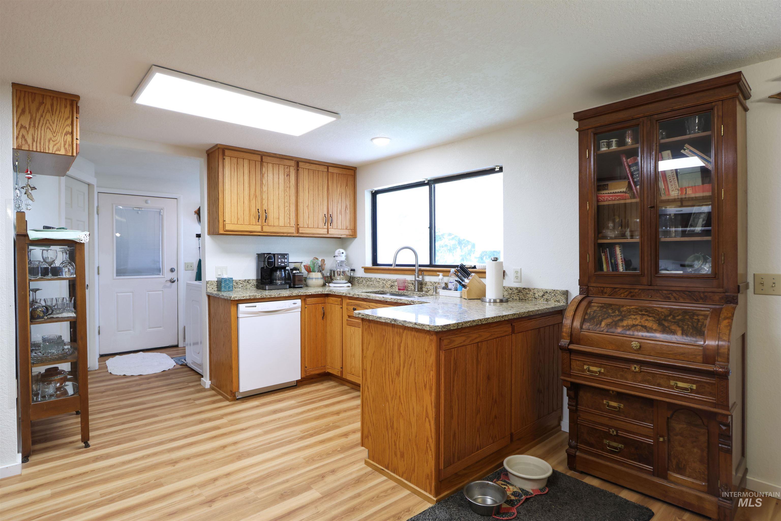 1867 S Exeter Rd Property Photo 4