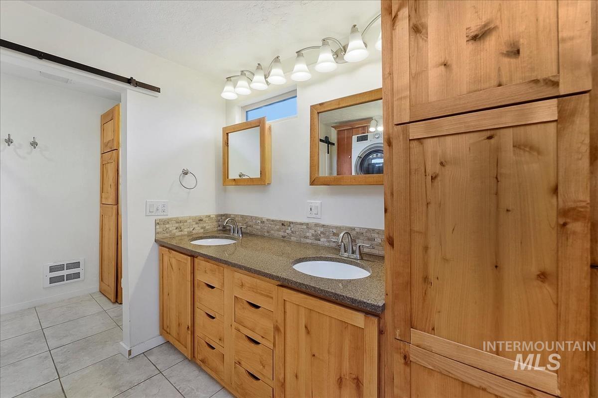 7141 W Hill Rd Property Photo 11