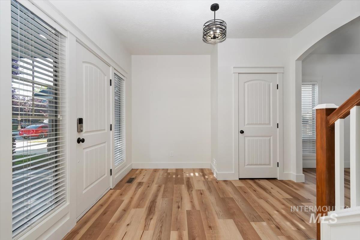 6105 S Egmont Ave. Property Photo 6