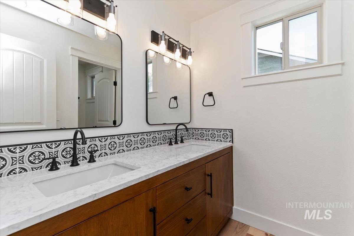 6105 S Egmont Ave. Property Photo 37