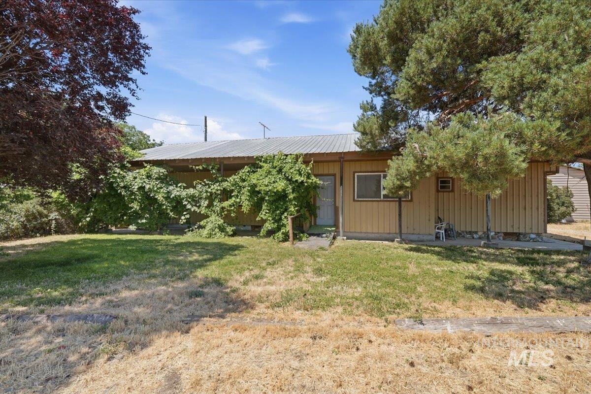 18177 Batt Corner Property Photo 3
