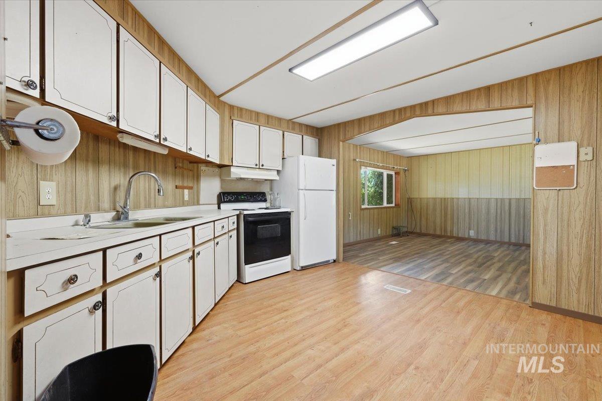 18177 Batt Corner Property Photo 8