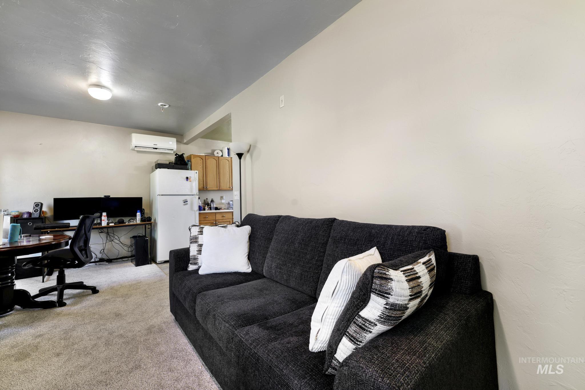 319/321 Idaho Street Property Photo 4