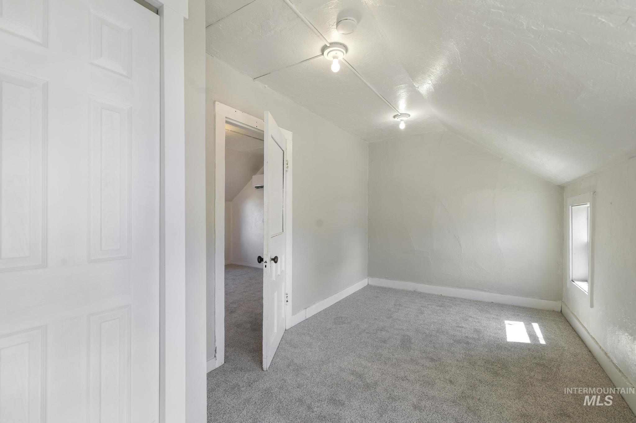 319/321 Idaho Street Property Photo 15