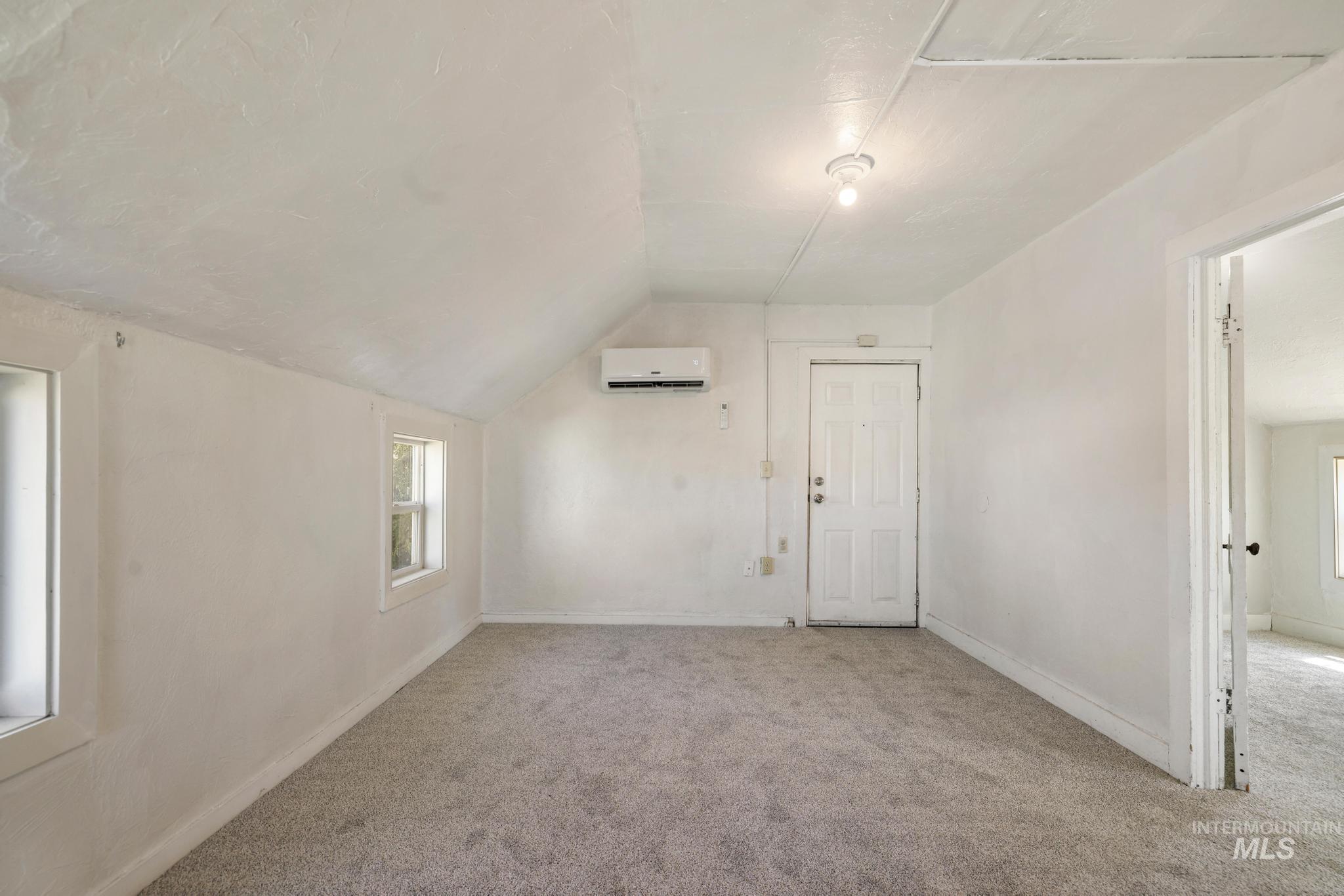 319/321 Idaho Street Property Photo 17
