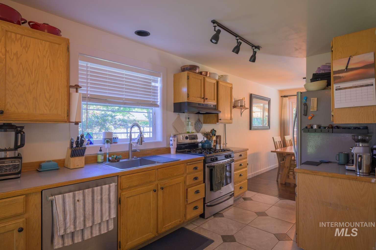 1021 Cherry Hill Dr Property Photo 8