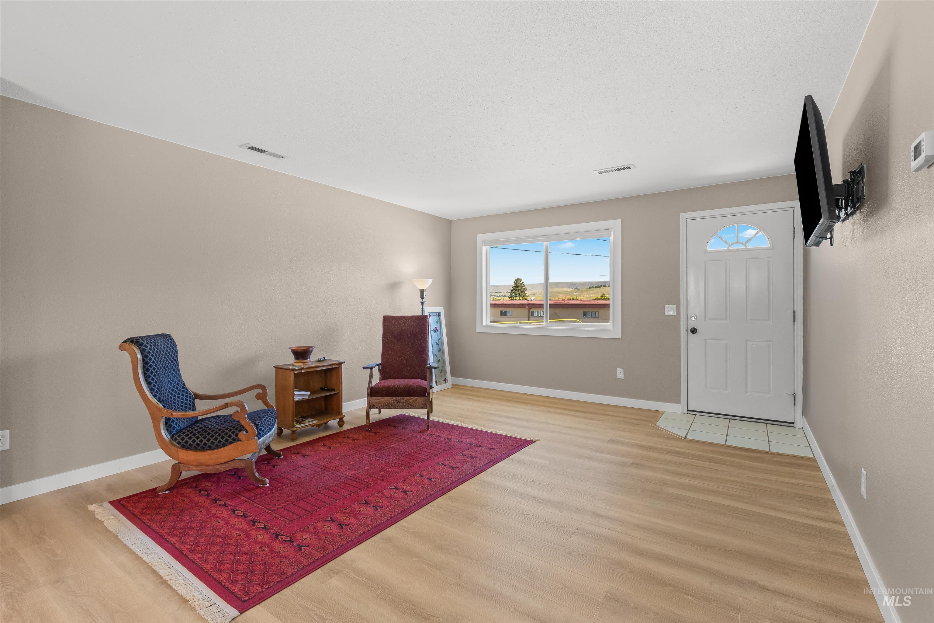 406 2nd Street Property Photo 4