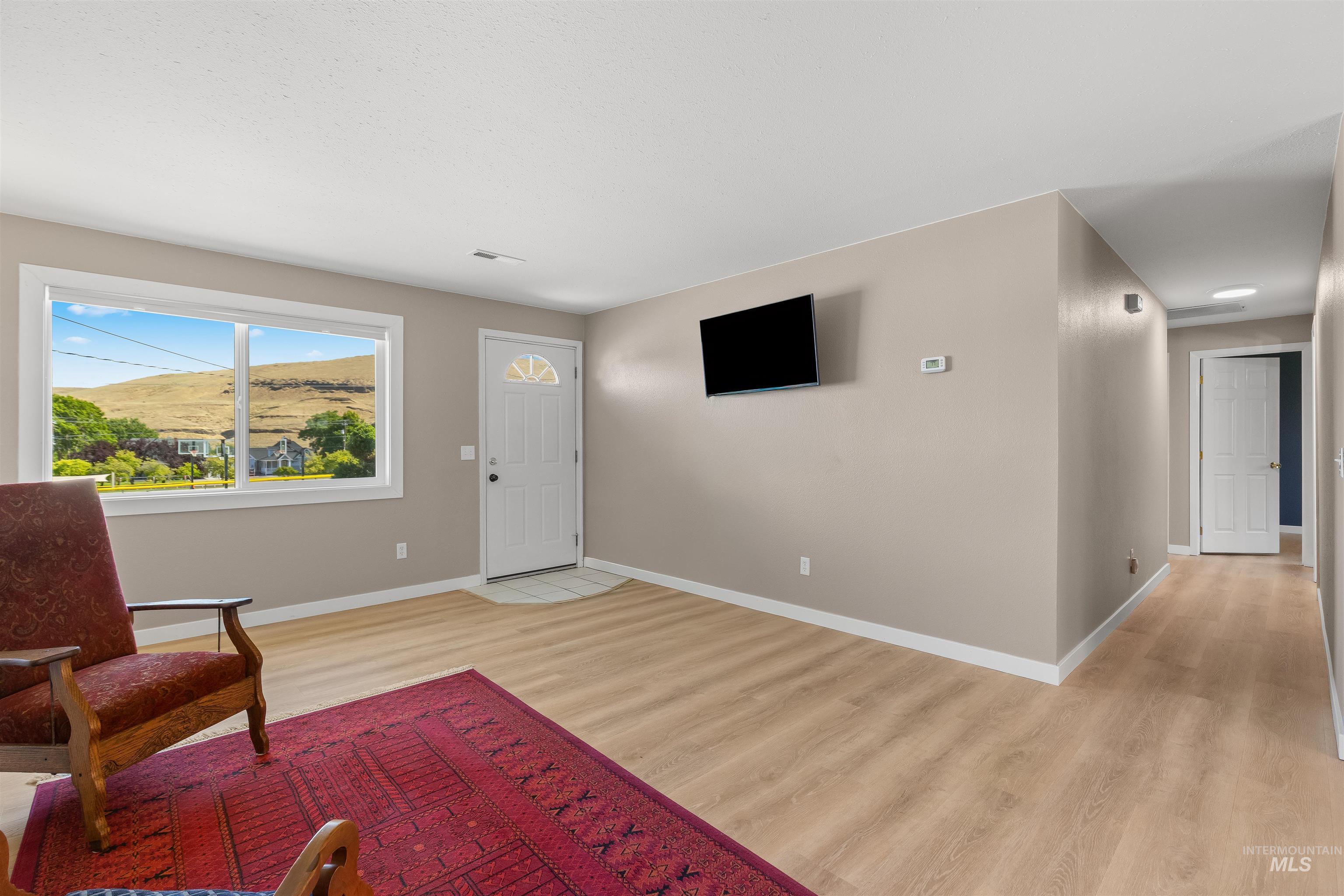 406 2nd Street Property Photo 5