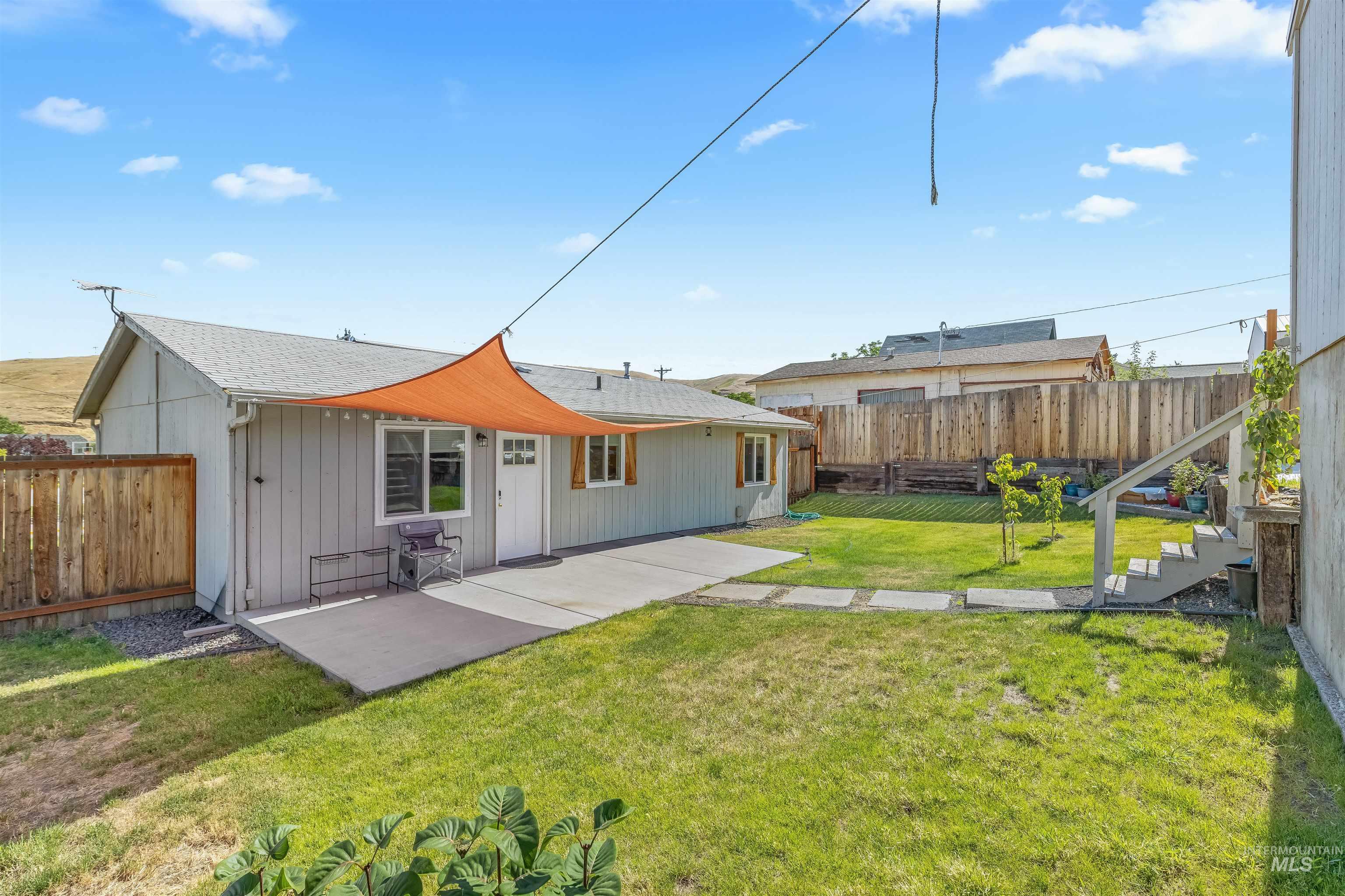 406 2nd Street Property Photo 13