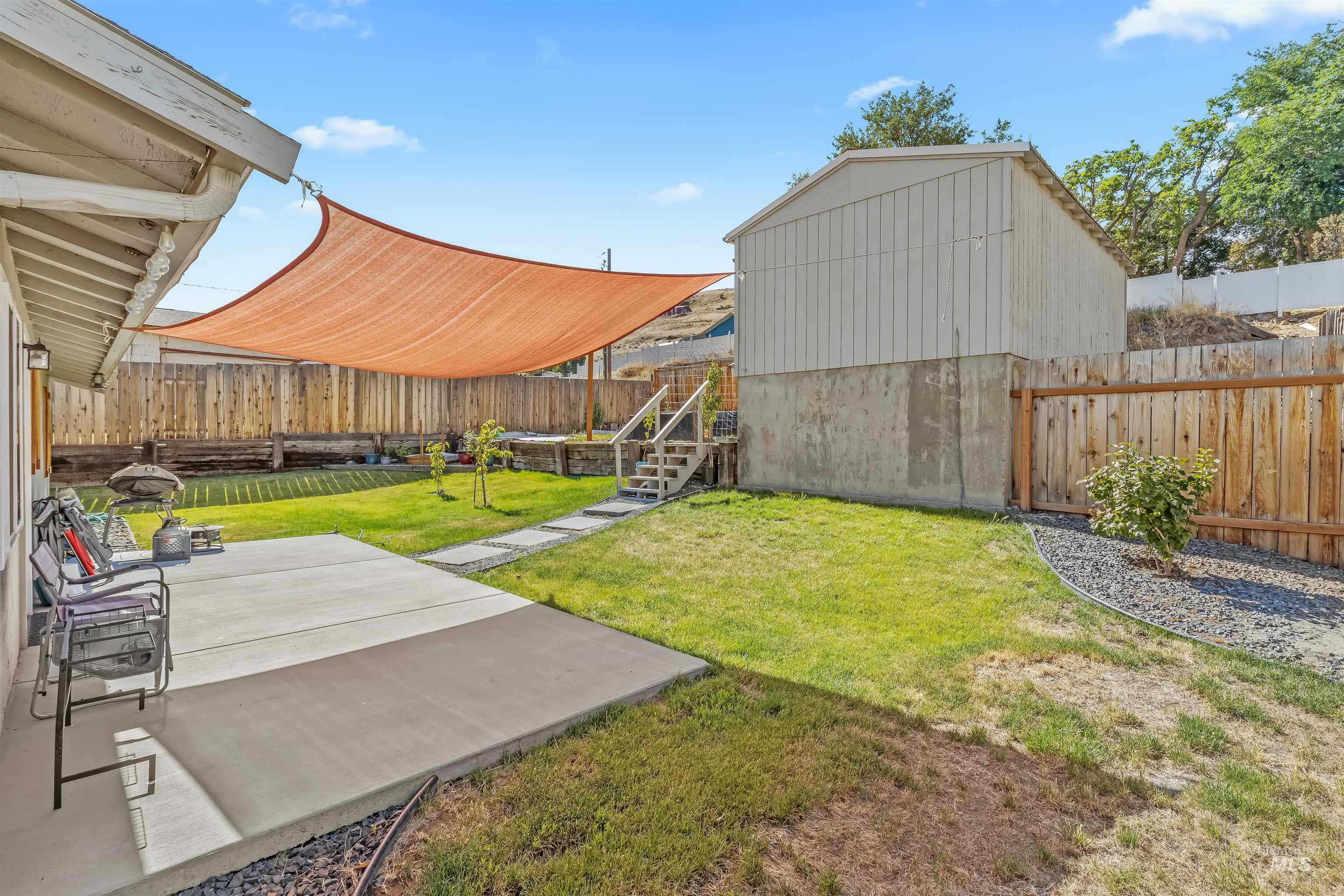 406 2nd Street Property Photo 14
