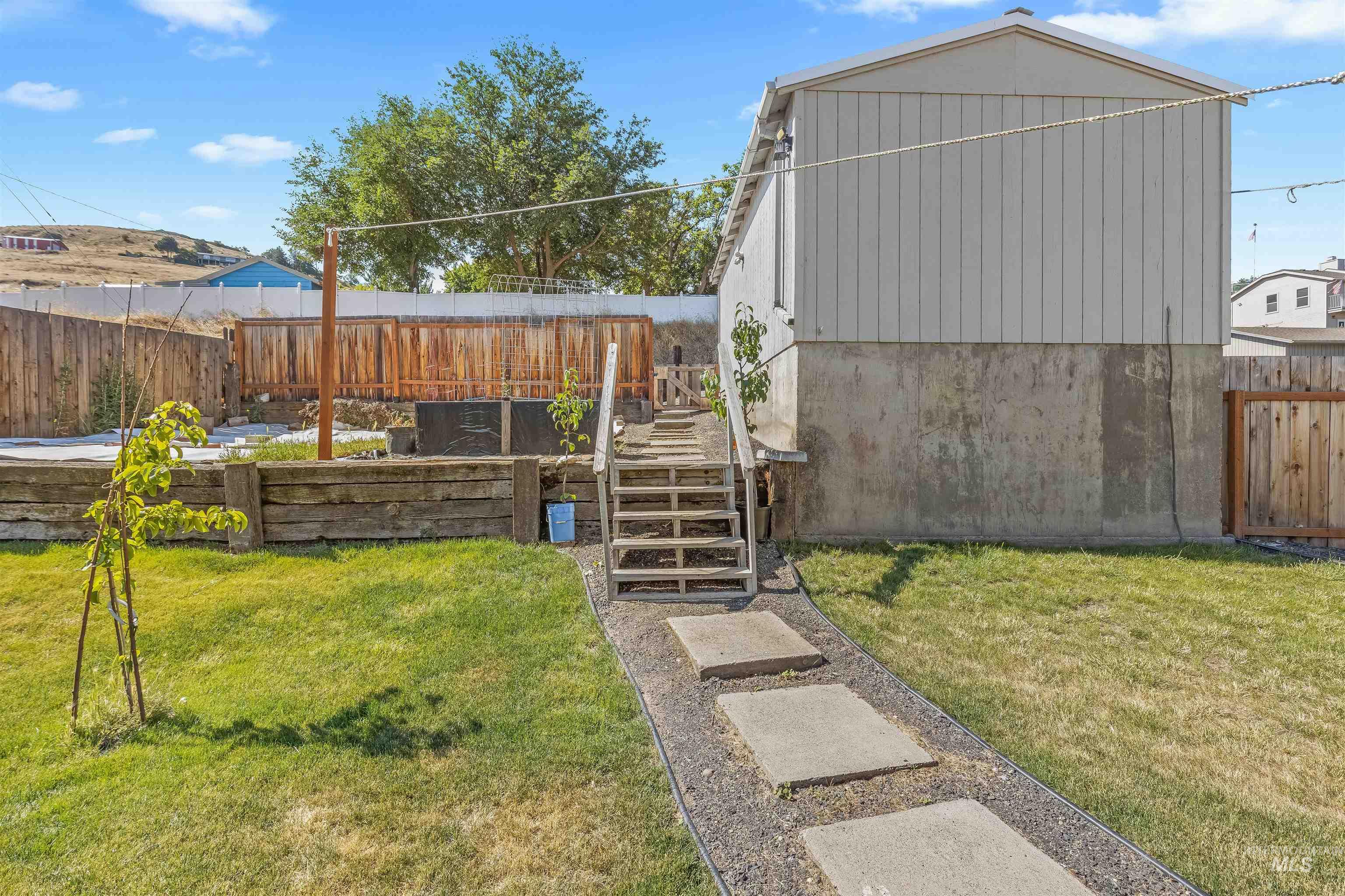 406 2nd Street Property Photo 15