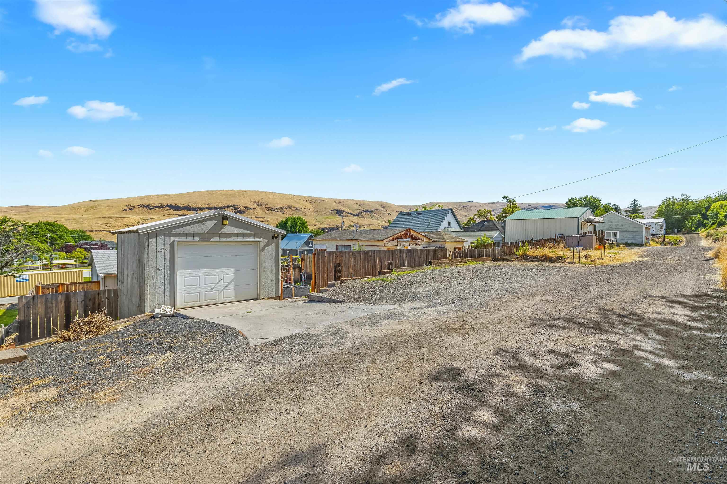 406 2nd Street Property Photo 16