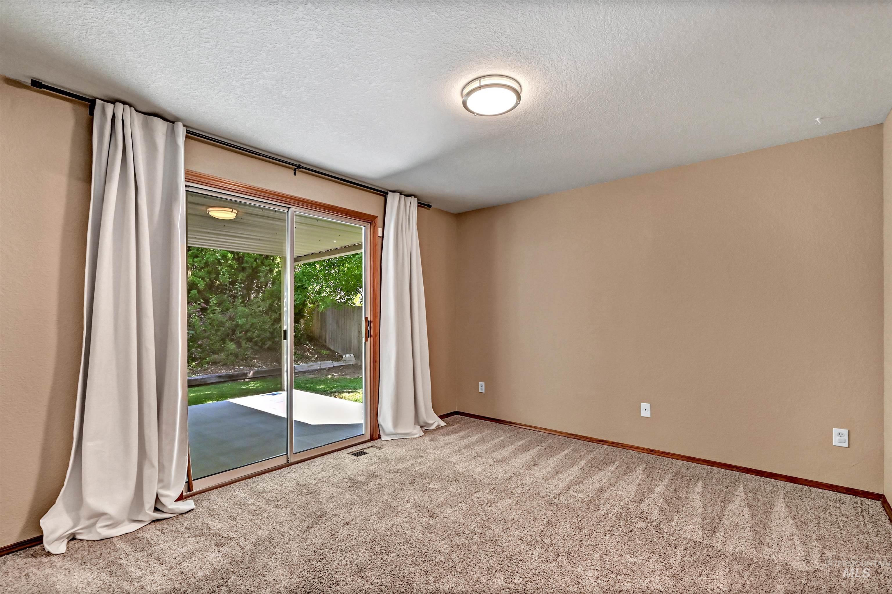 3327 S Crosspoint Ave Property Photo 15