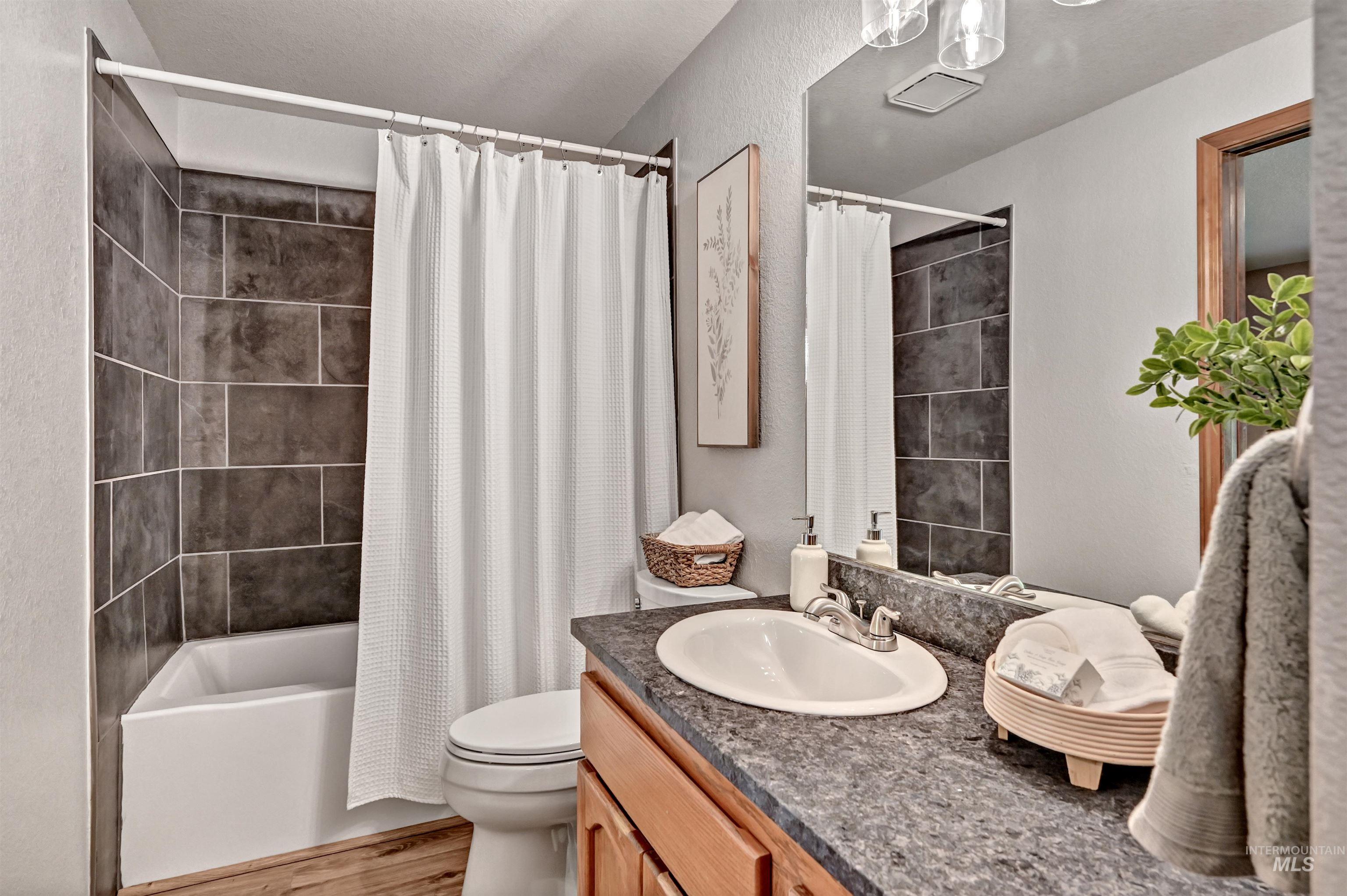3327 S Crosspoint Ave Property Photo 16