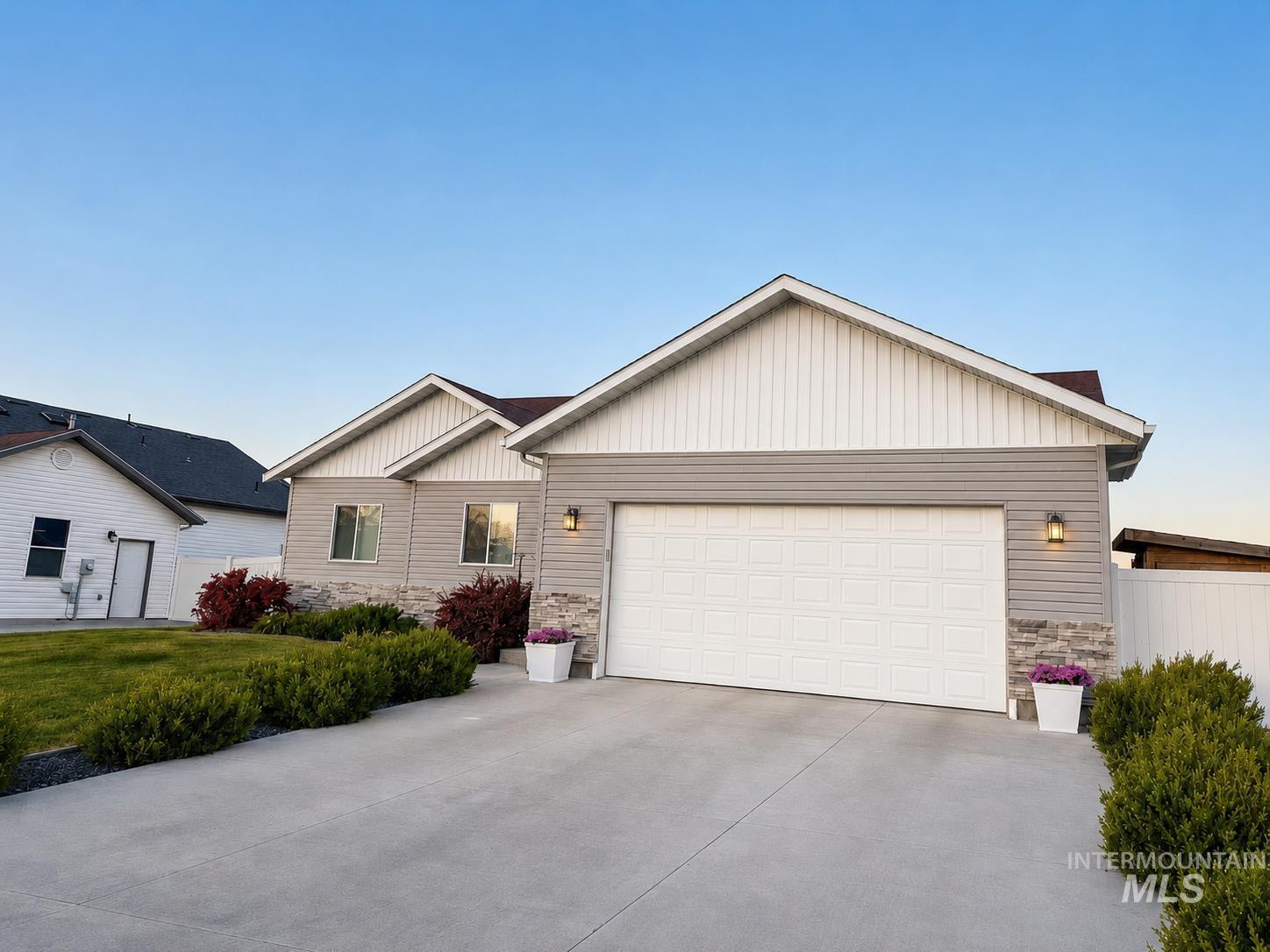 281 Glacier Meadows Way Property Photo 4