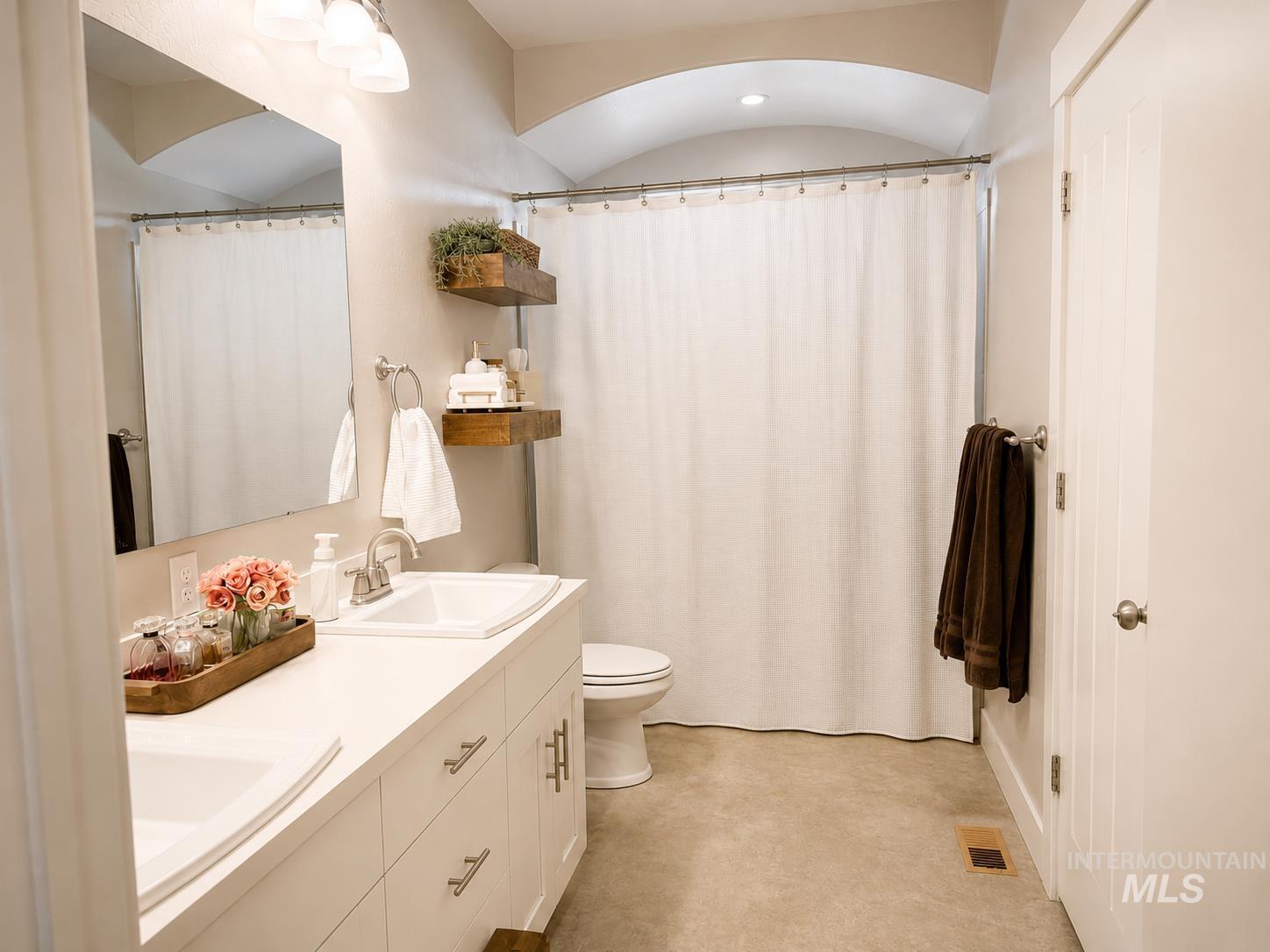 281 Glacier Meadows Way Property Photo 18