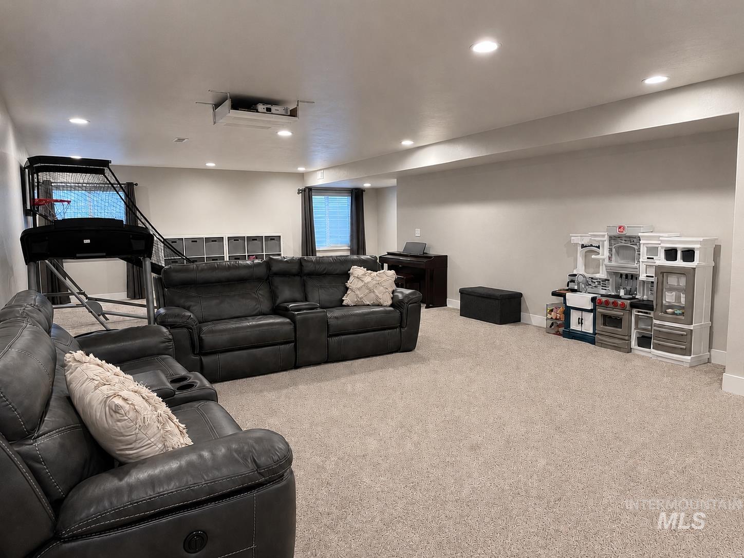 281 Glacier Meadows Way Property Photo 26