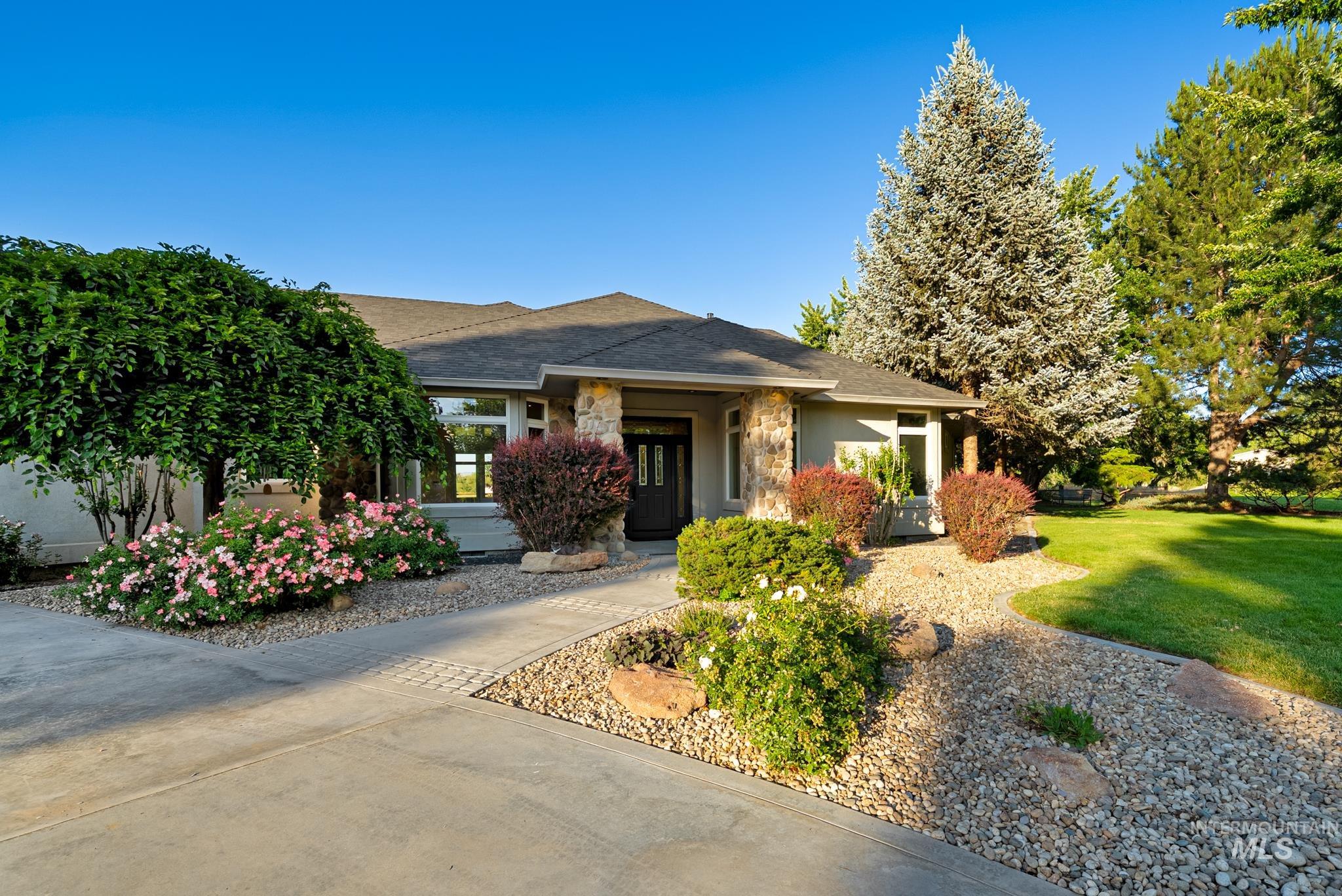 2050 S Artesian Rd Property Photo 3