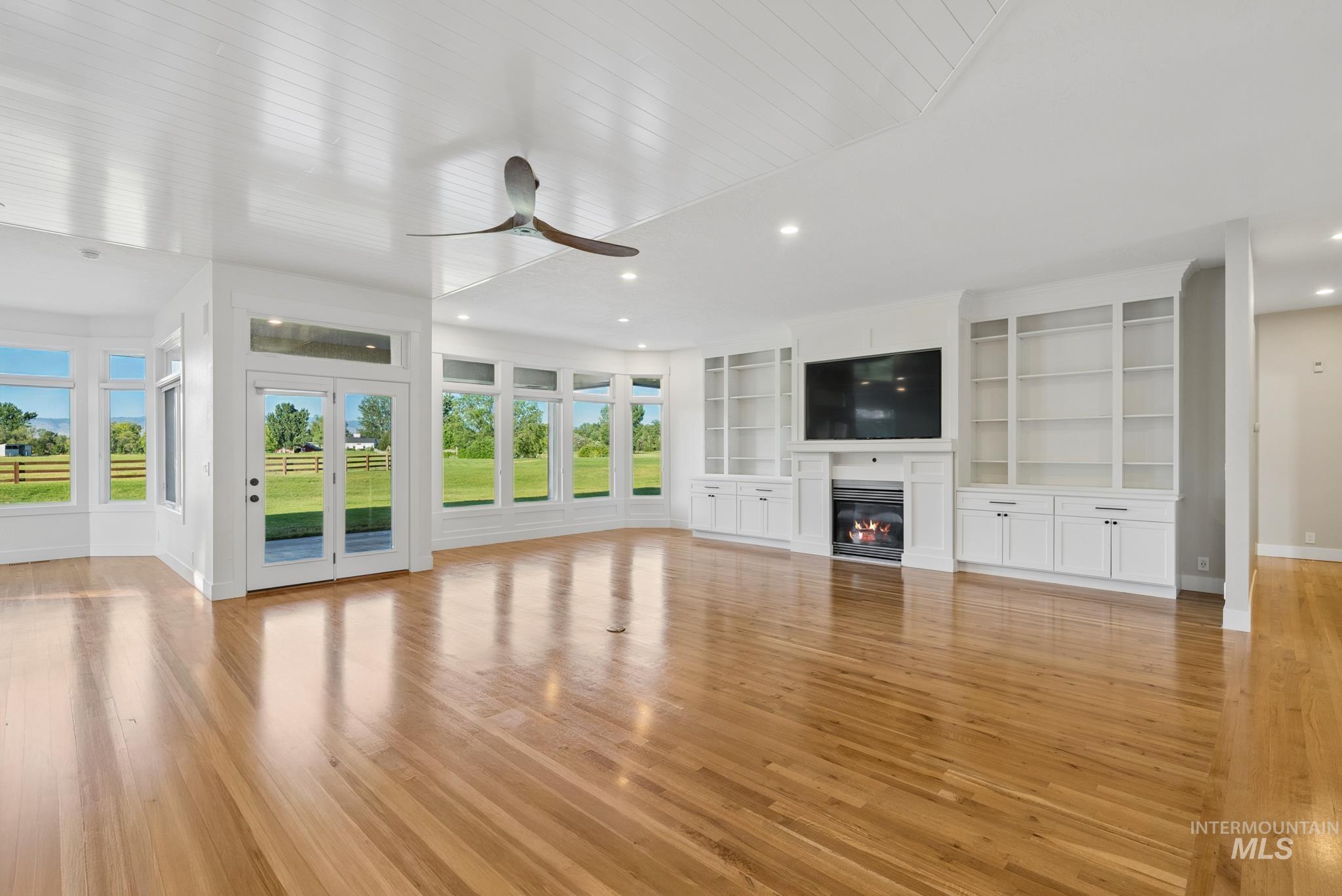 2050 S Artesian Rd Property Photo 8