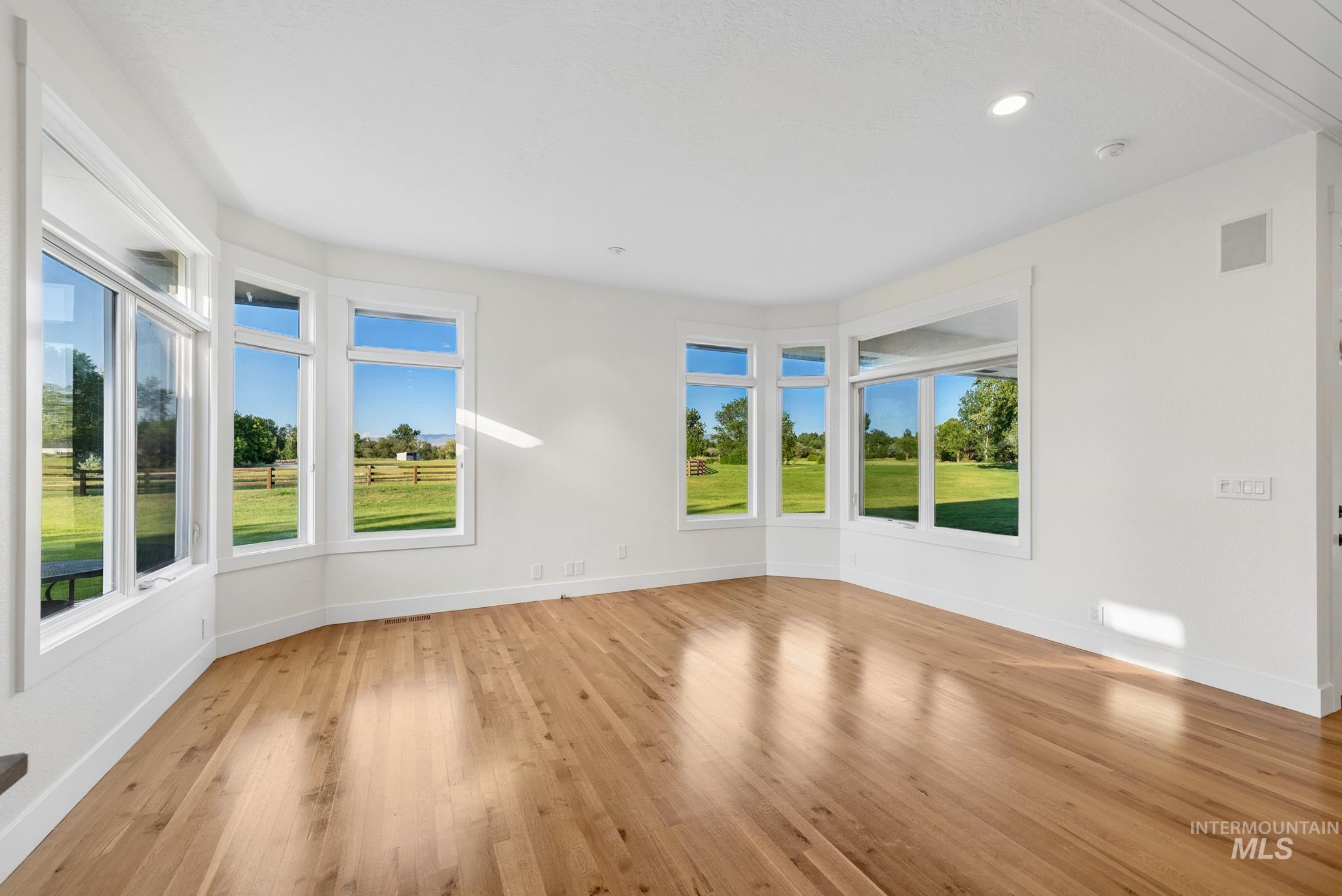 2050 S Artesian Rd Property Photo 16