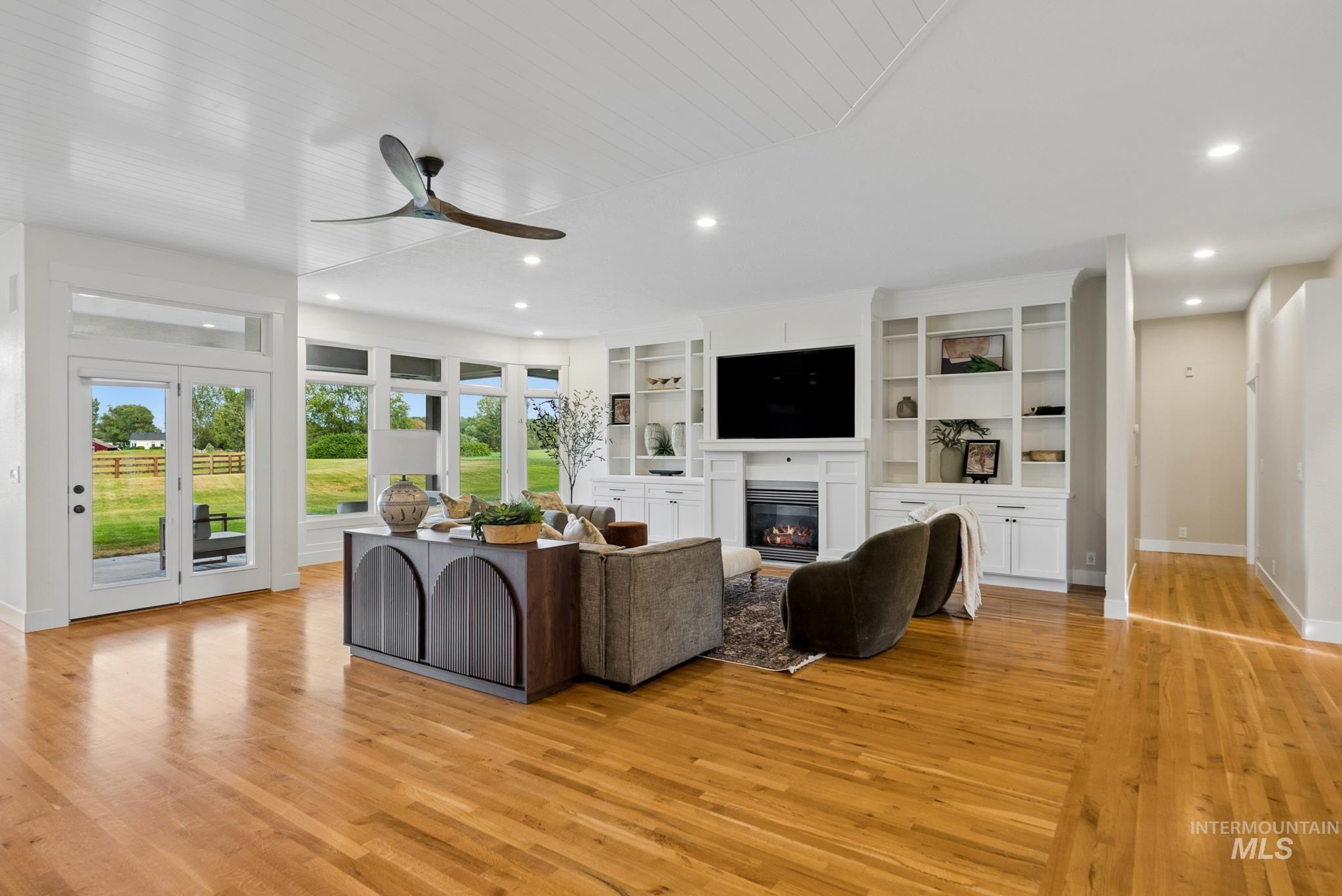 2050 S Artesian Rd Property Photo 17