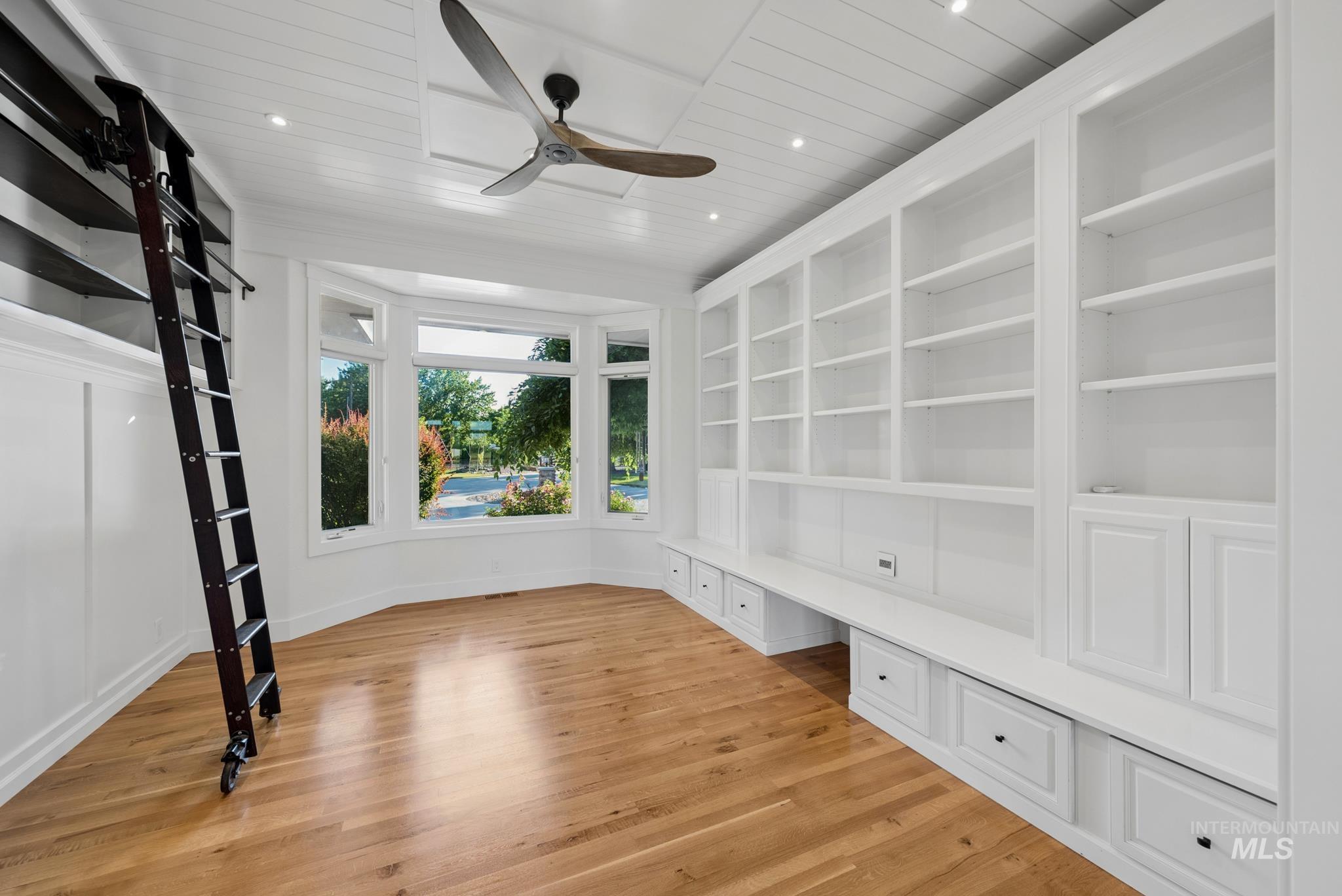 2050 S Artesian Rd Property Photo 18