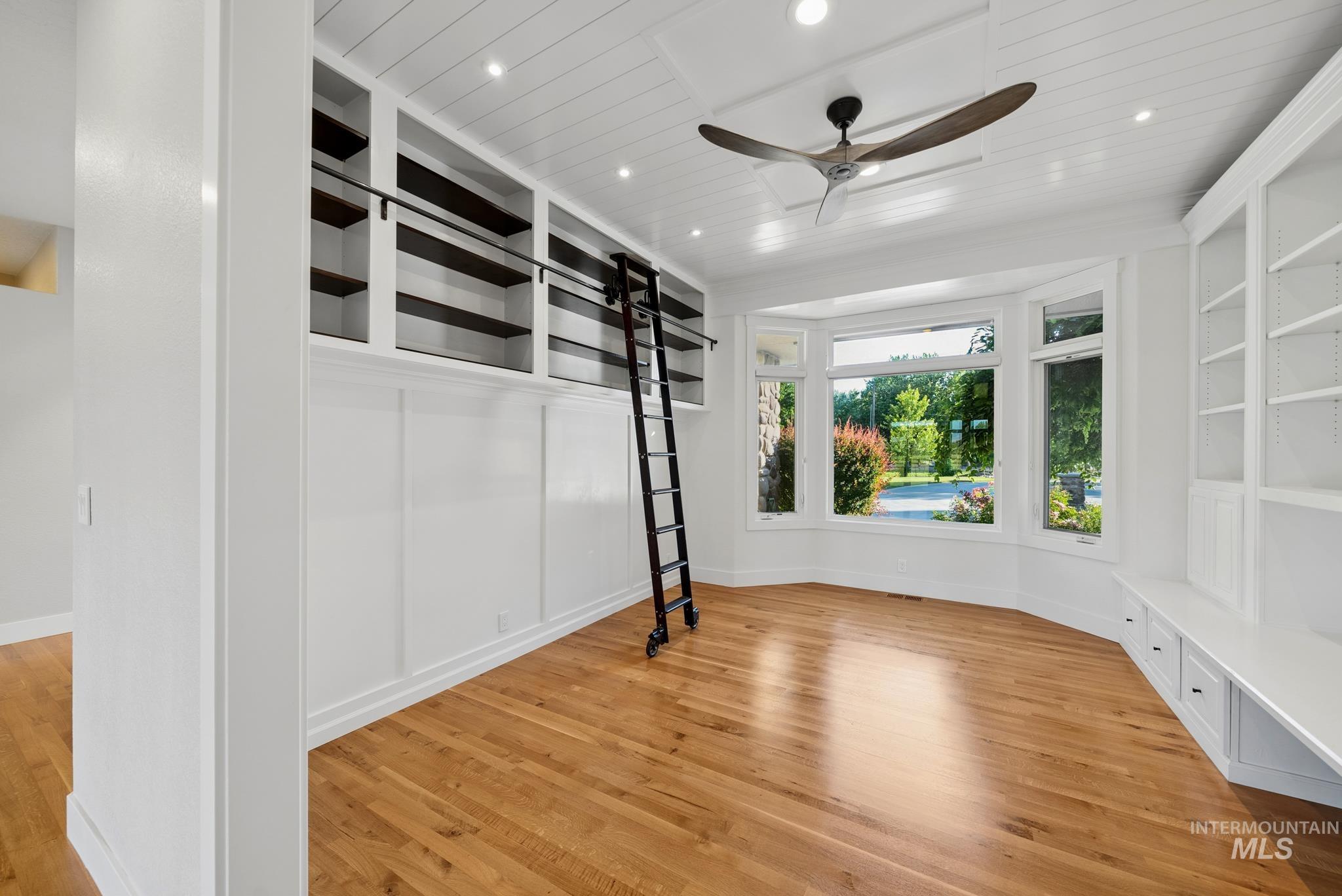 2050 S Artesian Rd Property Photo 19