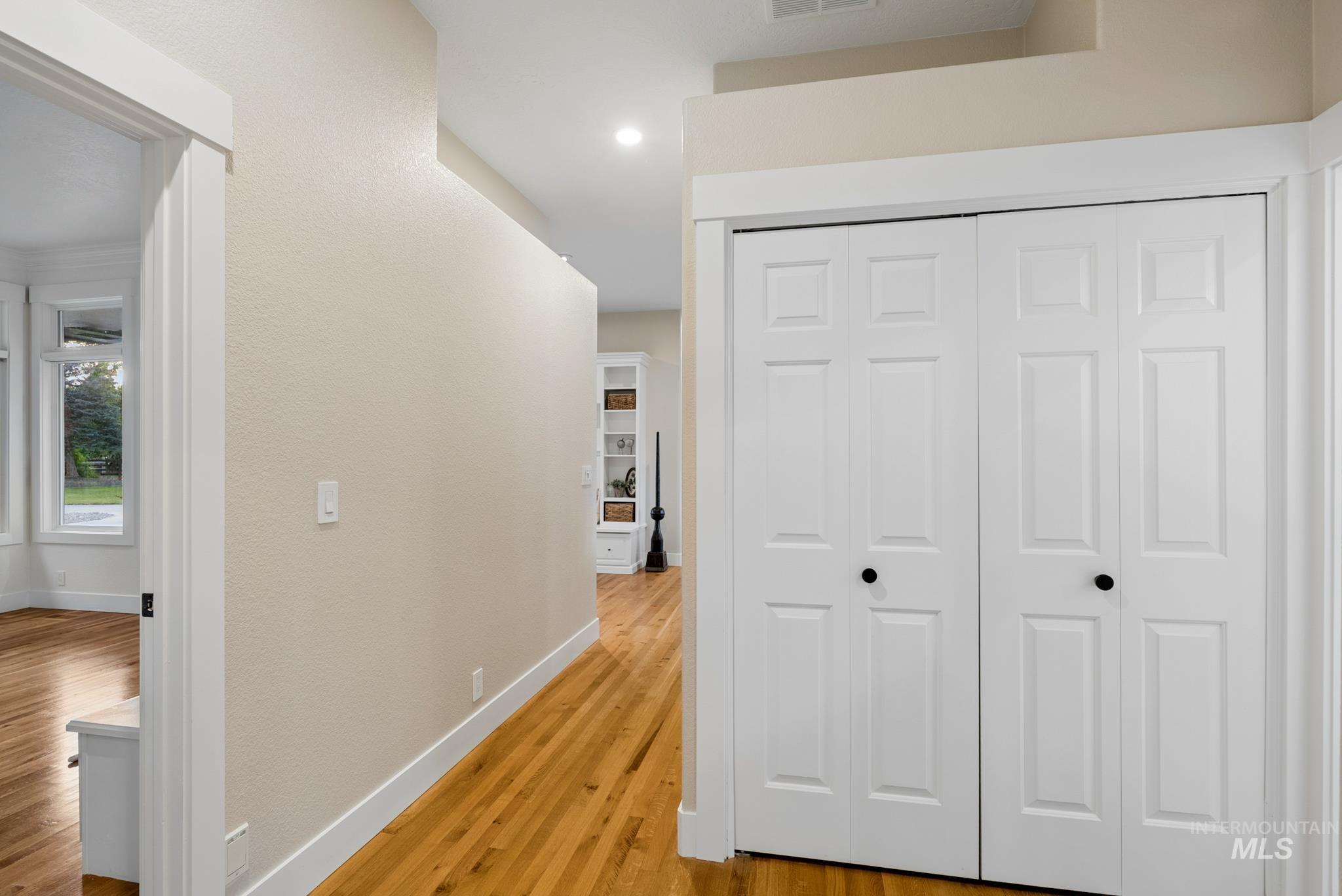 2050 S Artesian Rd Property Photo 21