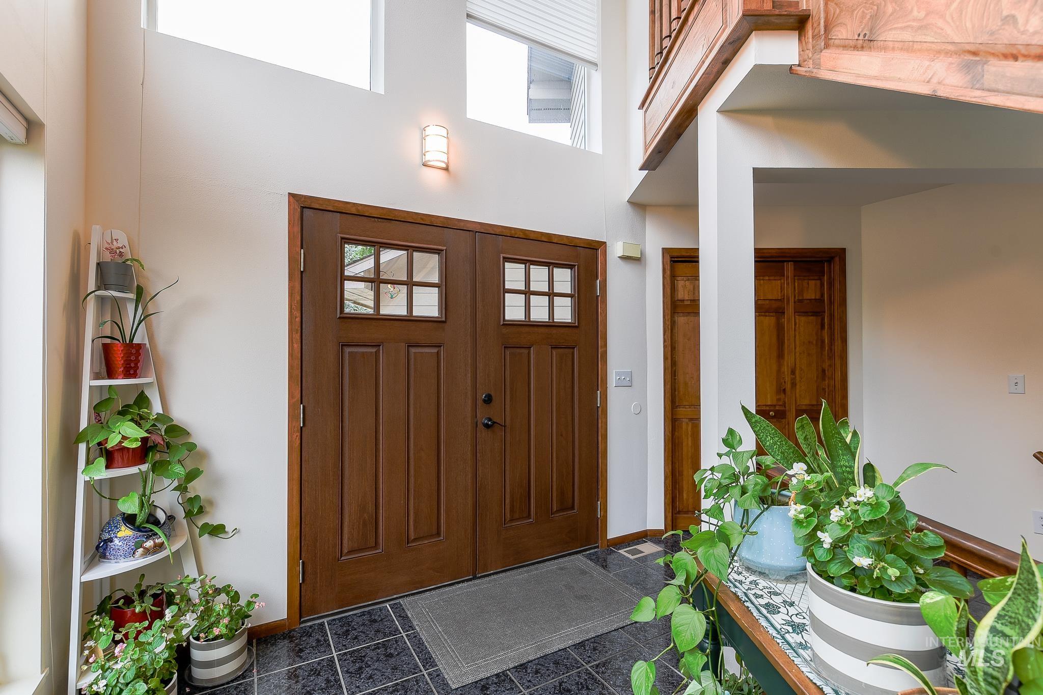 653 Indian Hills Drive Property Photo 3