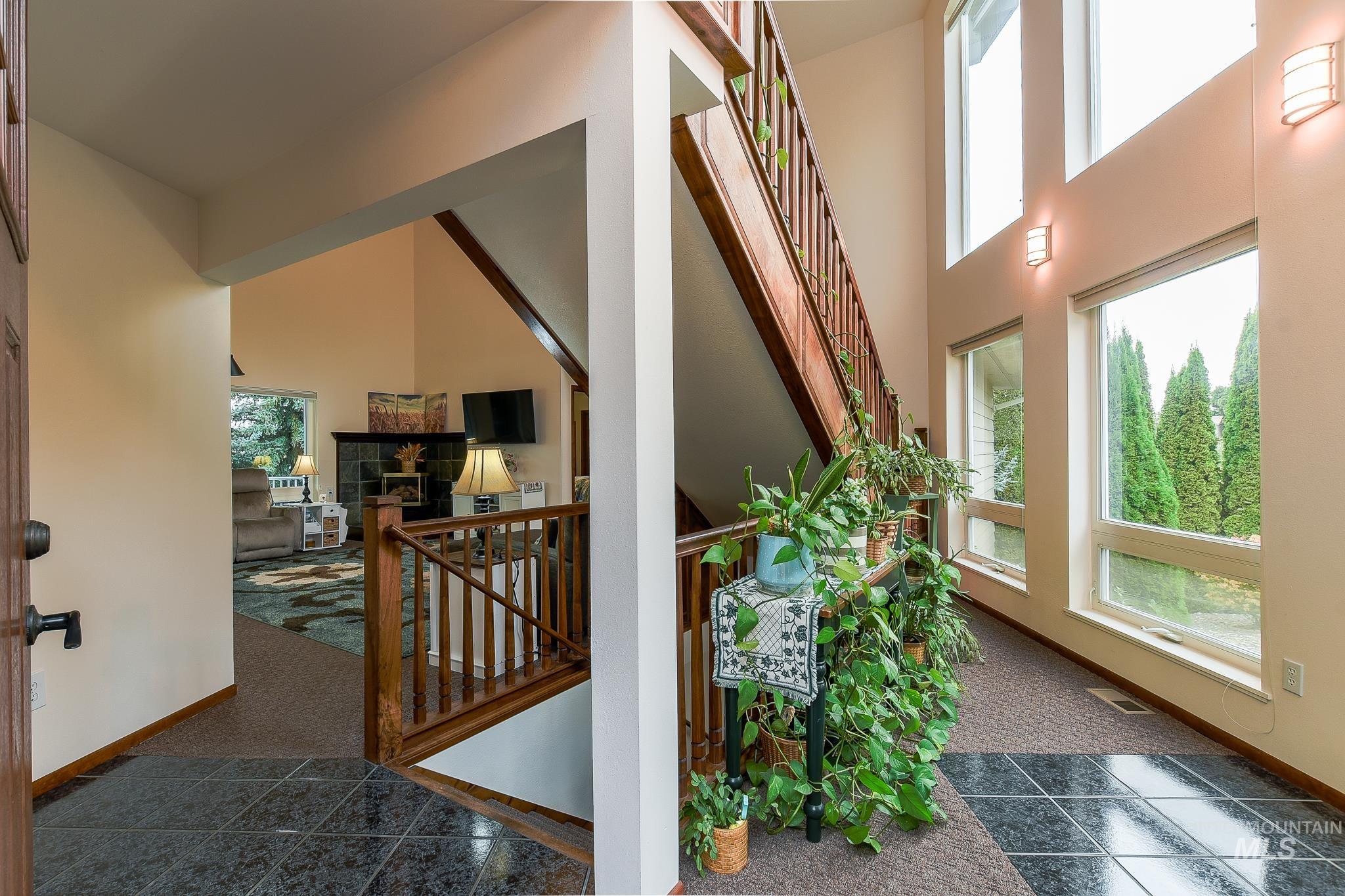 653 Indian Hills Drive Property Photo 4