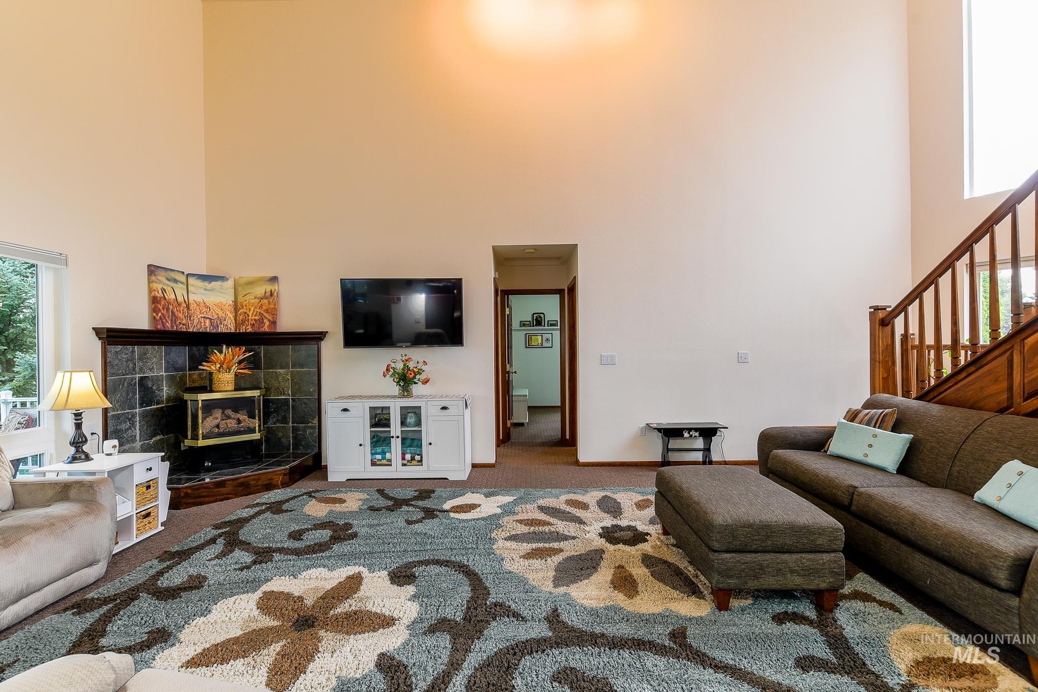653 Indian Hills Drive Property Photo 6