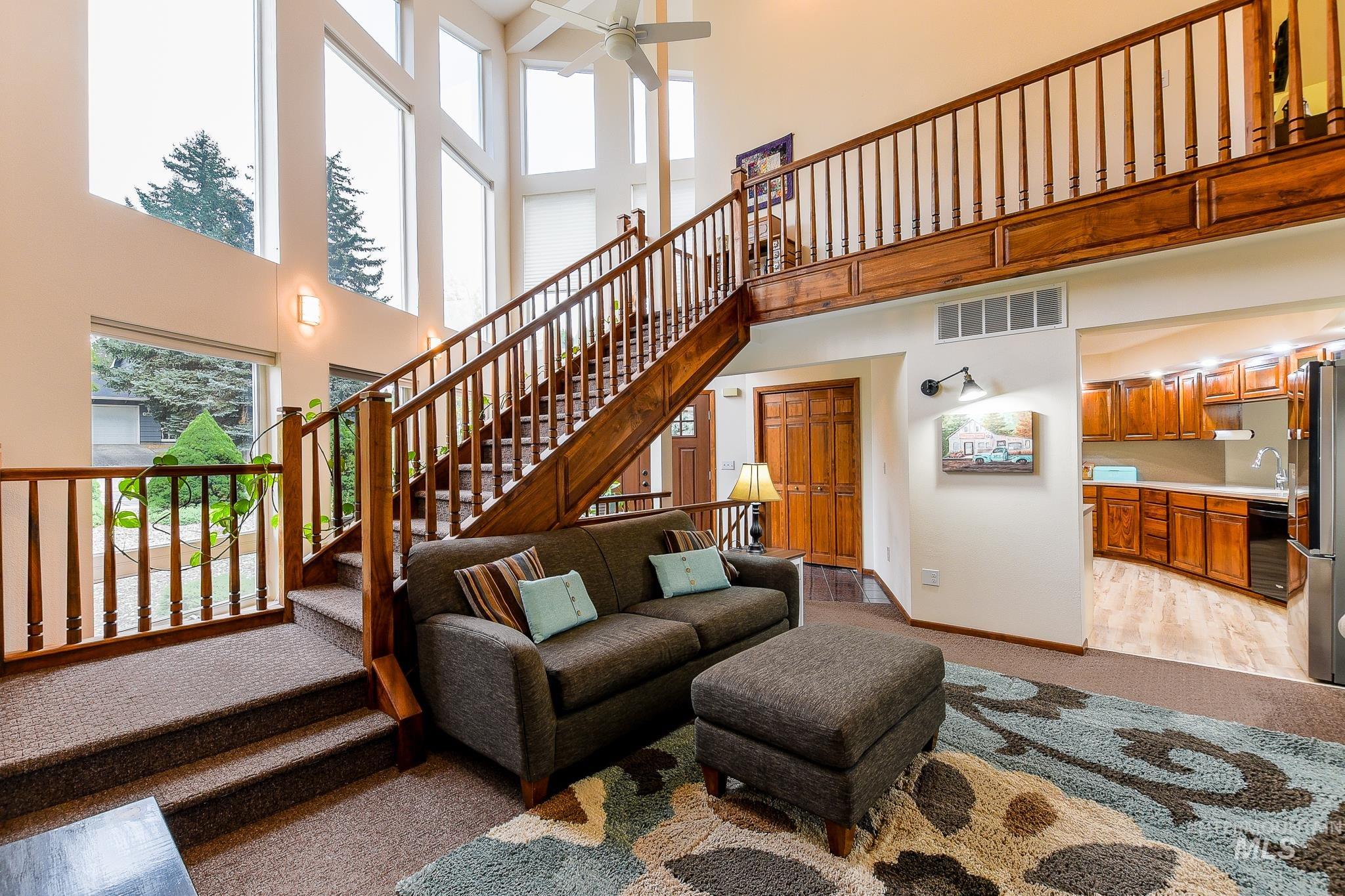 653 Indian Hills Drive Property Photo 8