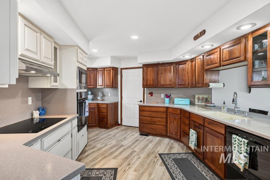 653 Indian Hills Drive Property Photo 12