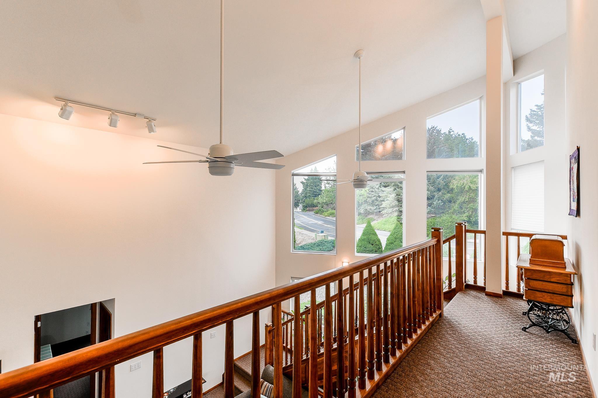 653 Indian Hills Drive Property Photo 23