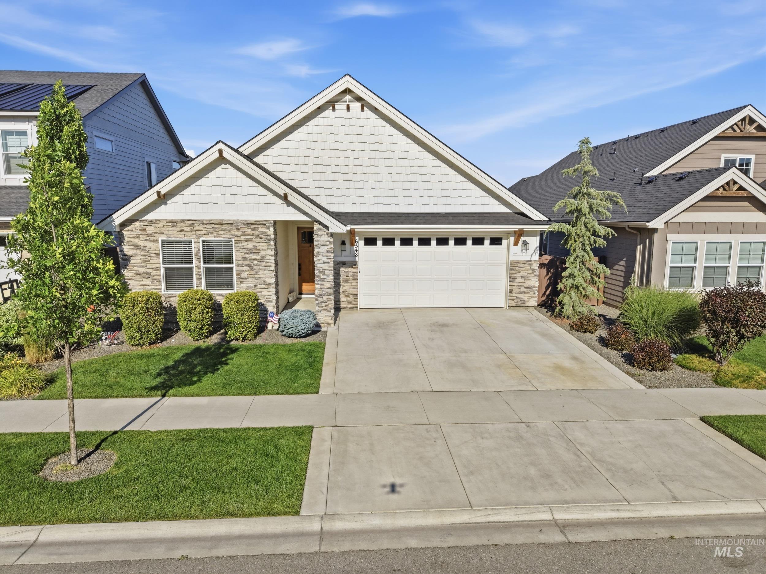 6548 N Oakstone Ave Property Photo 1